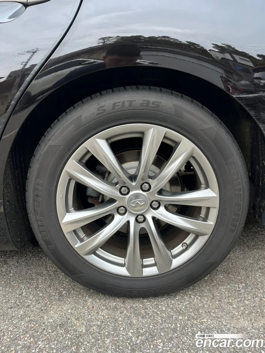 Infiniti Q70 2016 — 14