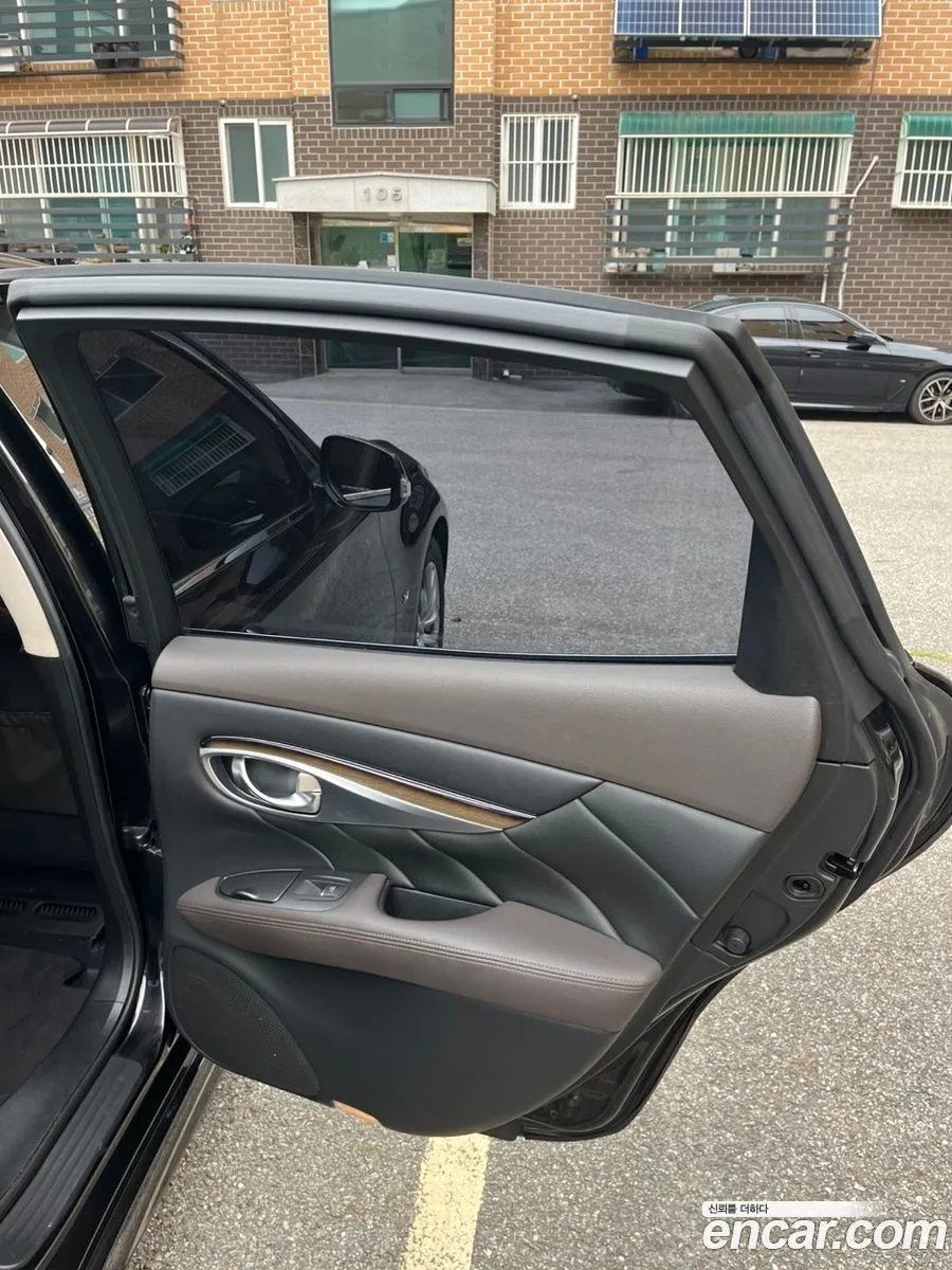 Infiniti Q70 2016 — 18
