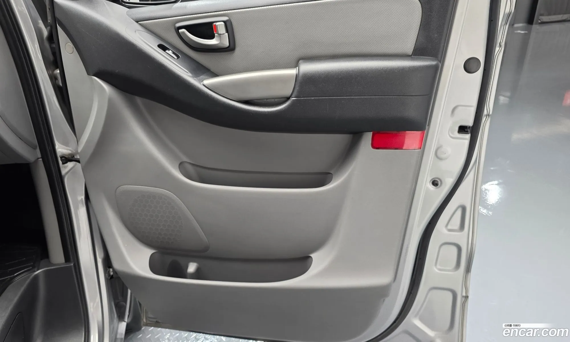 Hyundai Grand Starex 2013 — 24