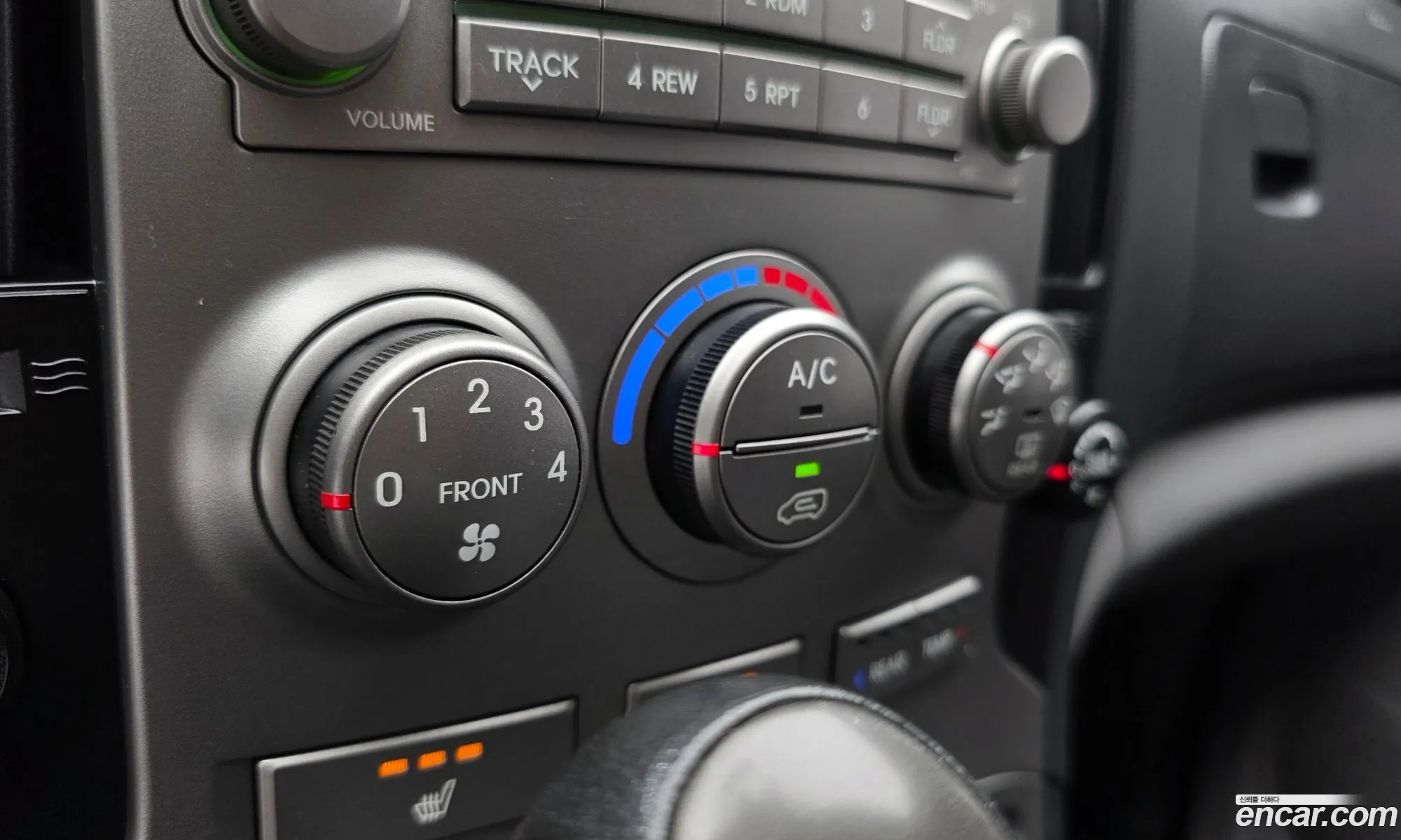 Hyundai Grand Starex 2013 — 17