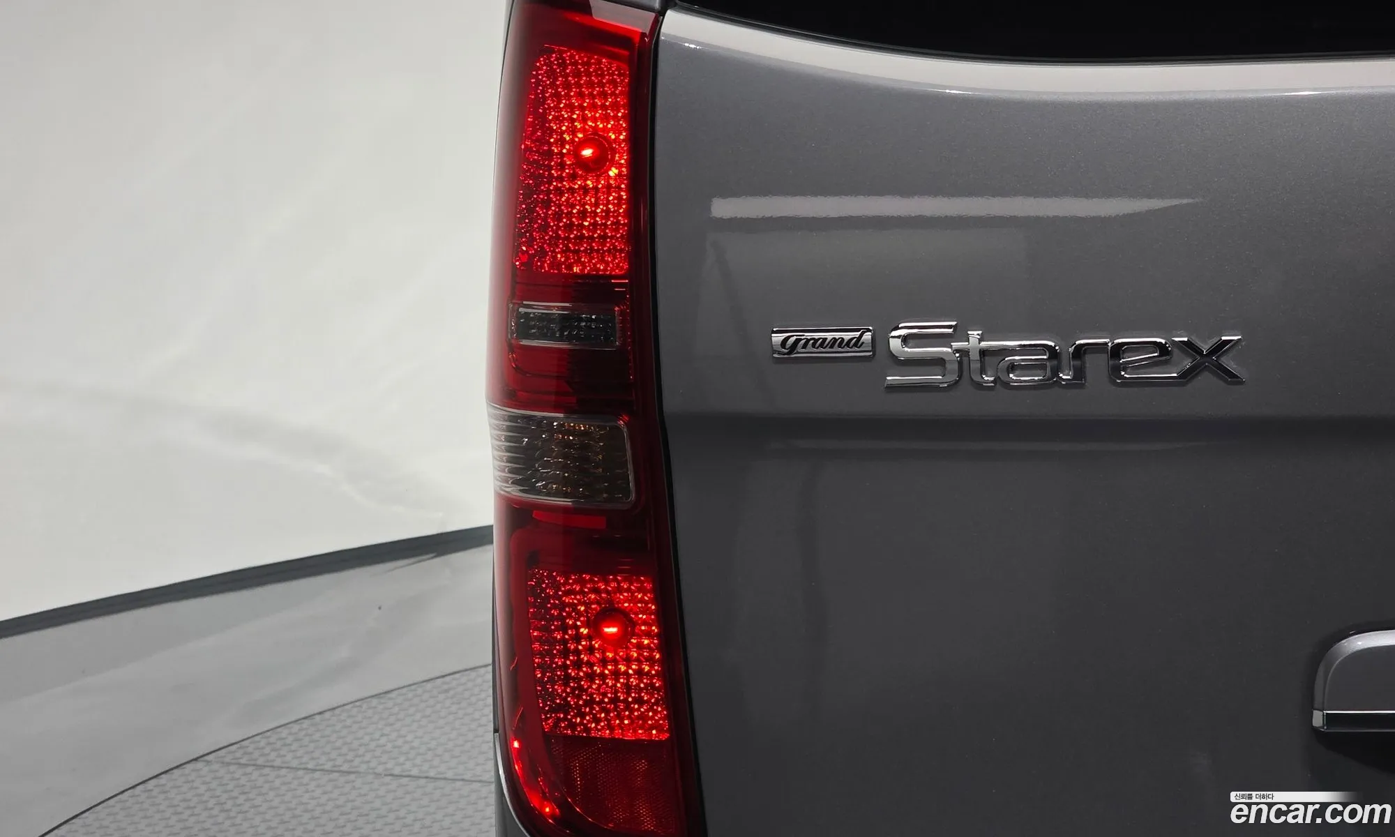 Hyundai Grand Starex 2013 — 28