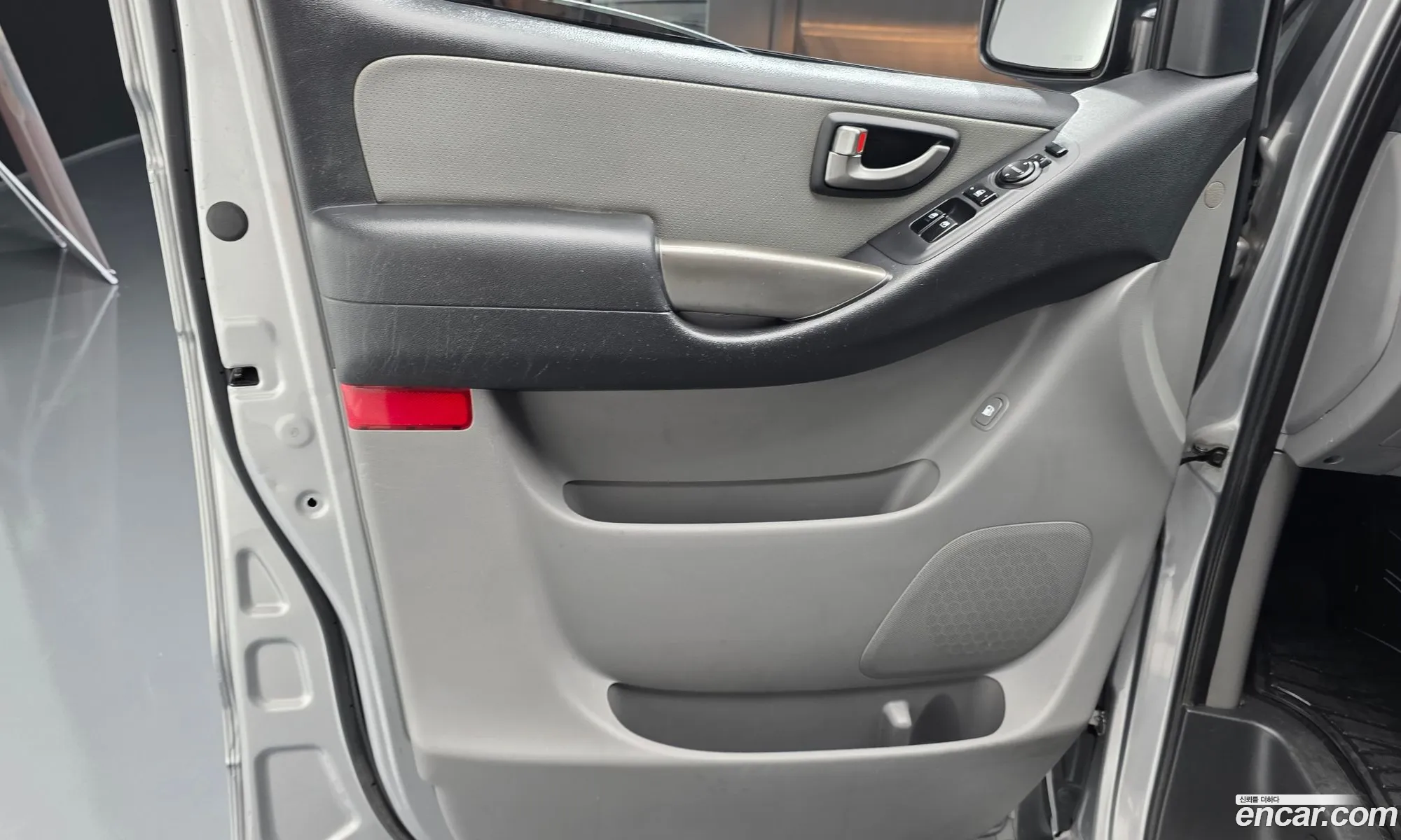 Hyundai Grand Starex 2013 — 32