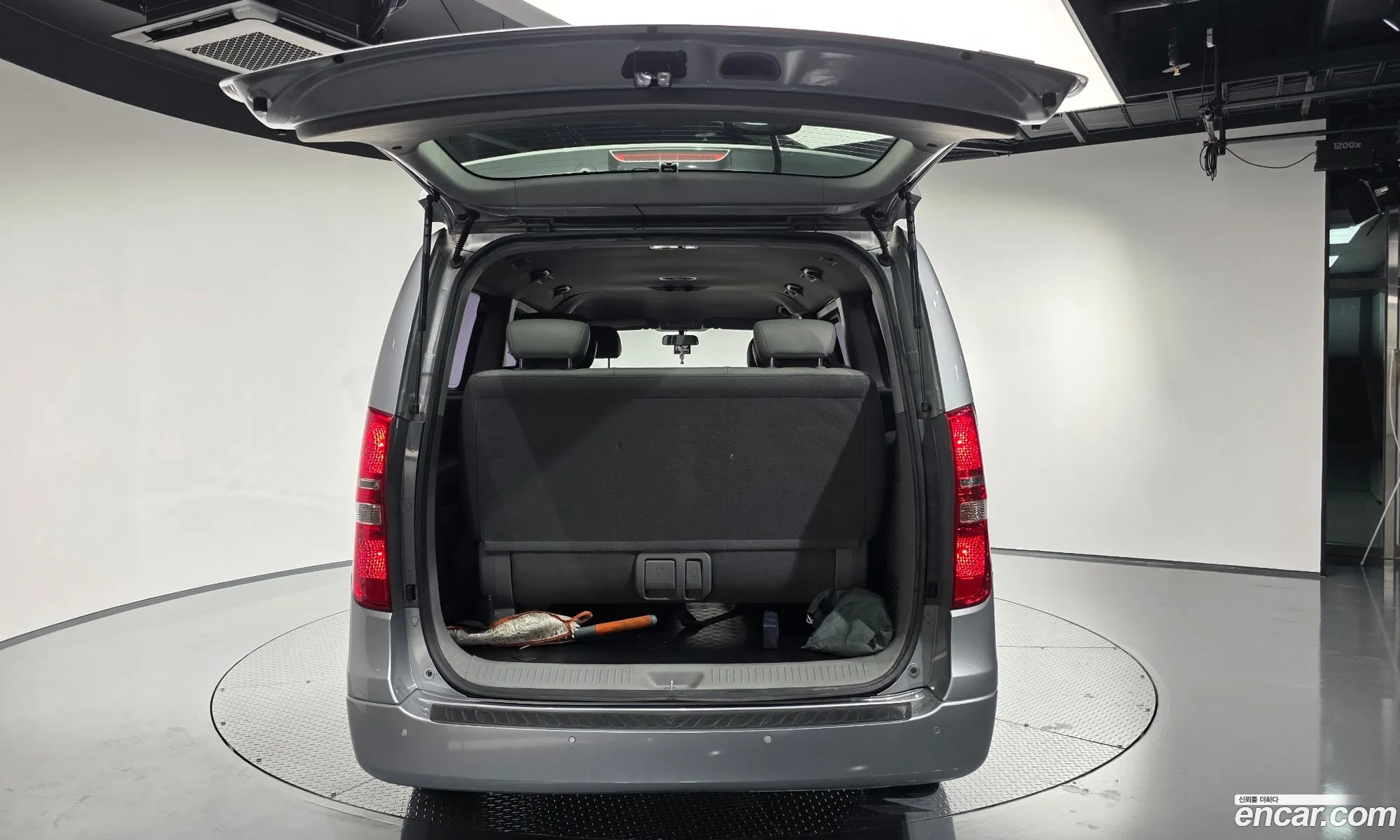 Hyundai Grand Starex 2013 — 21