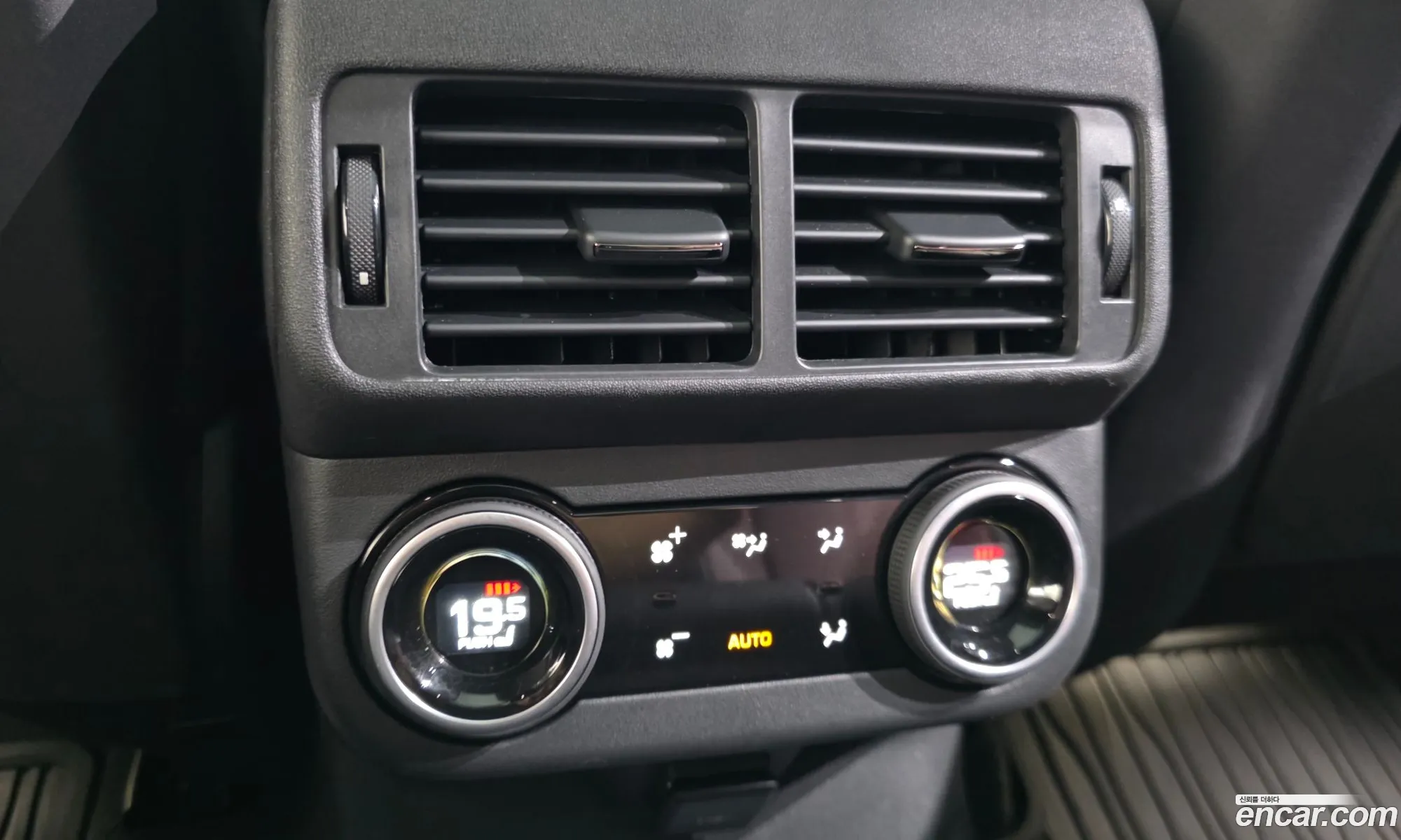 Land Rover Range Rover Velar 2025 SALYA2BU4SA810961 — 12