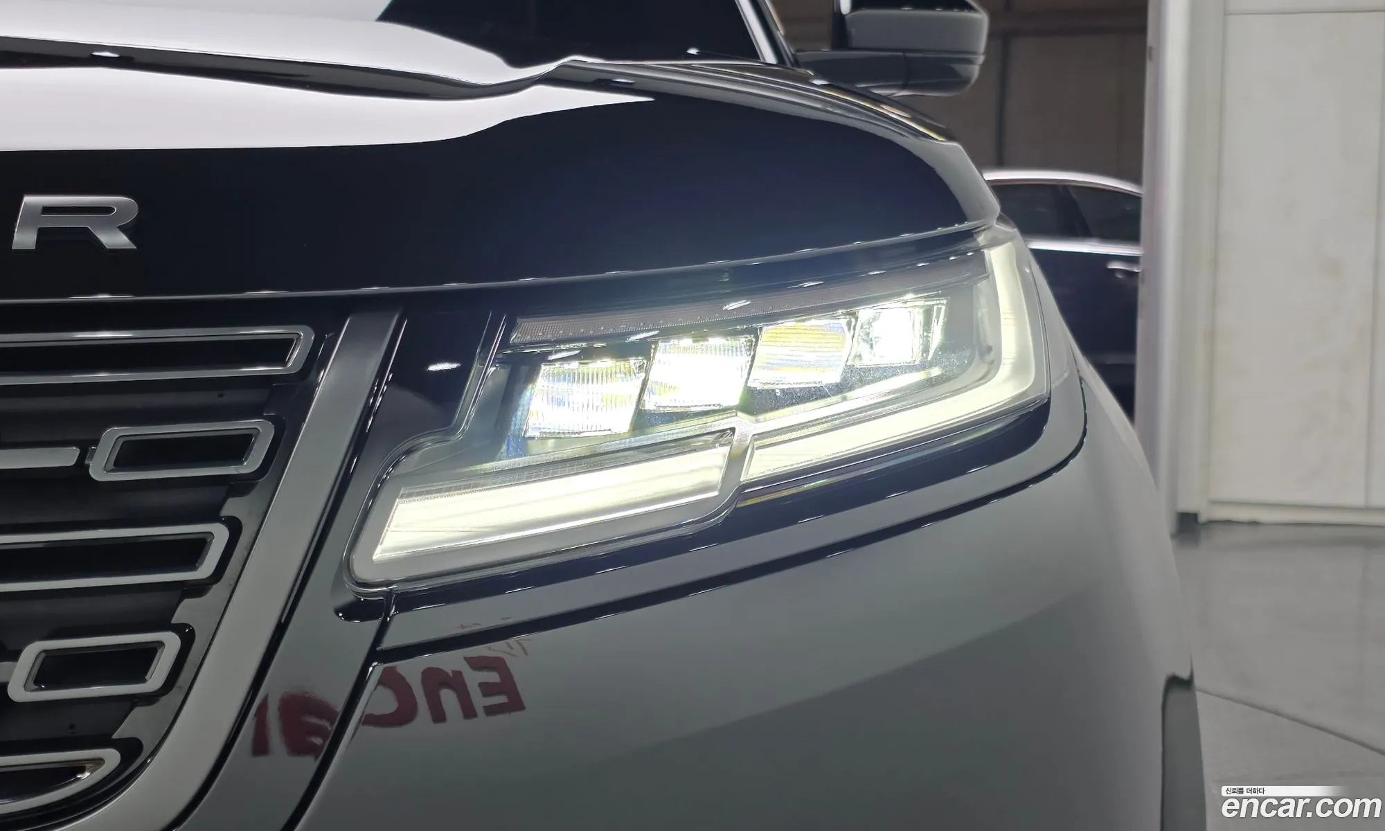 Land Rover Range Rover Velar 2025 SALYA2BU4SA810961 — 3