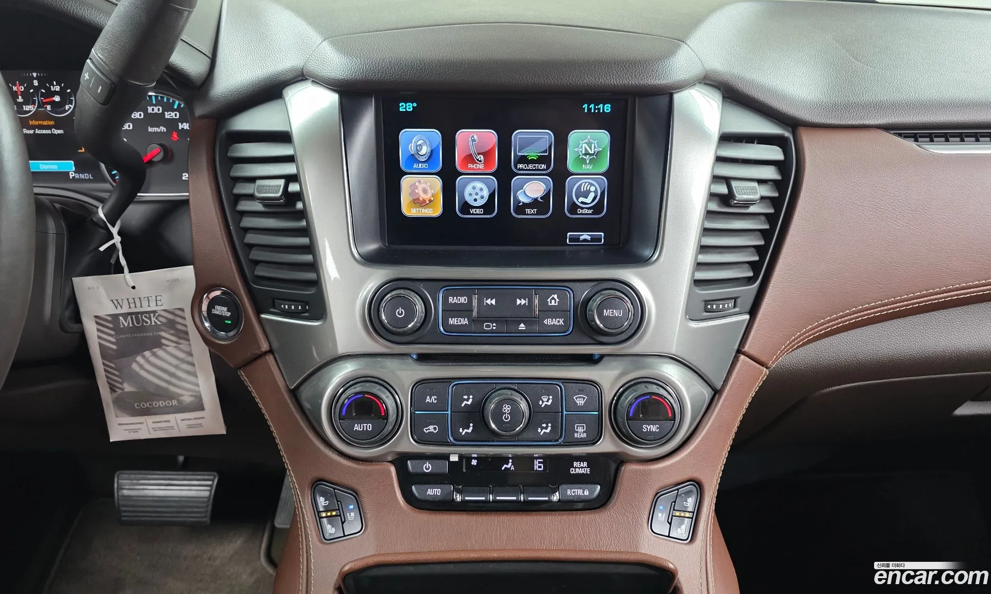 Chevrolet Suburban 2017 — 12