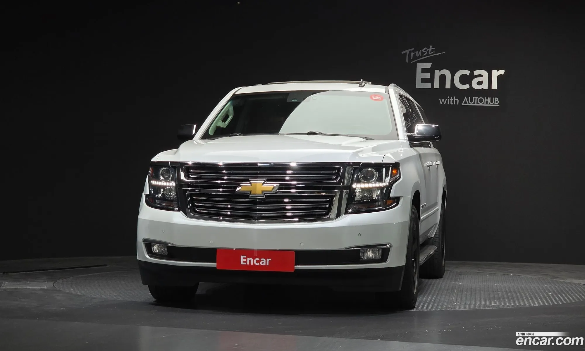 Chevrolet Suburban 2017 — 19