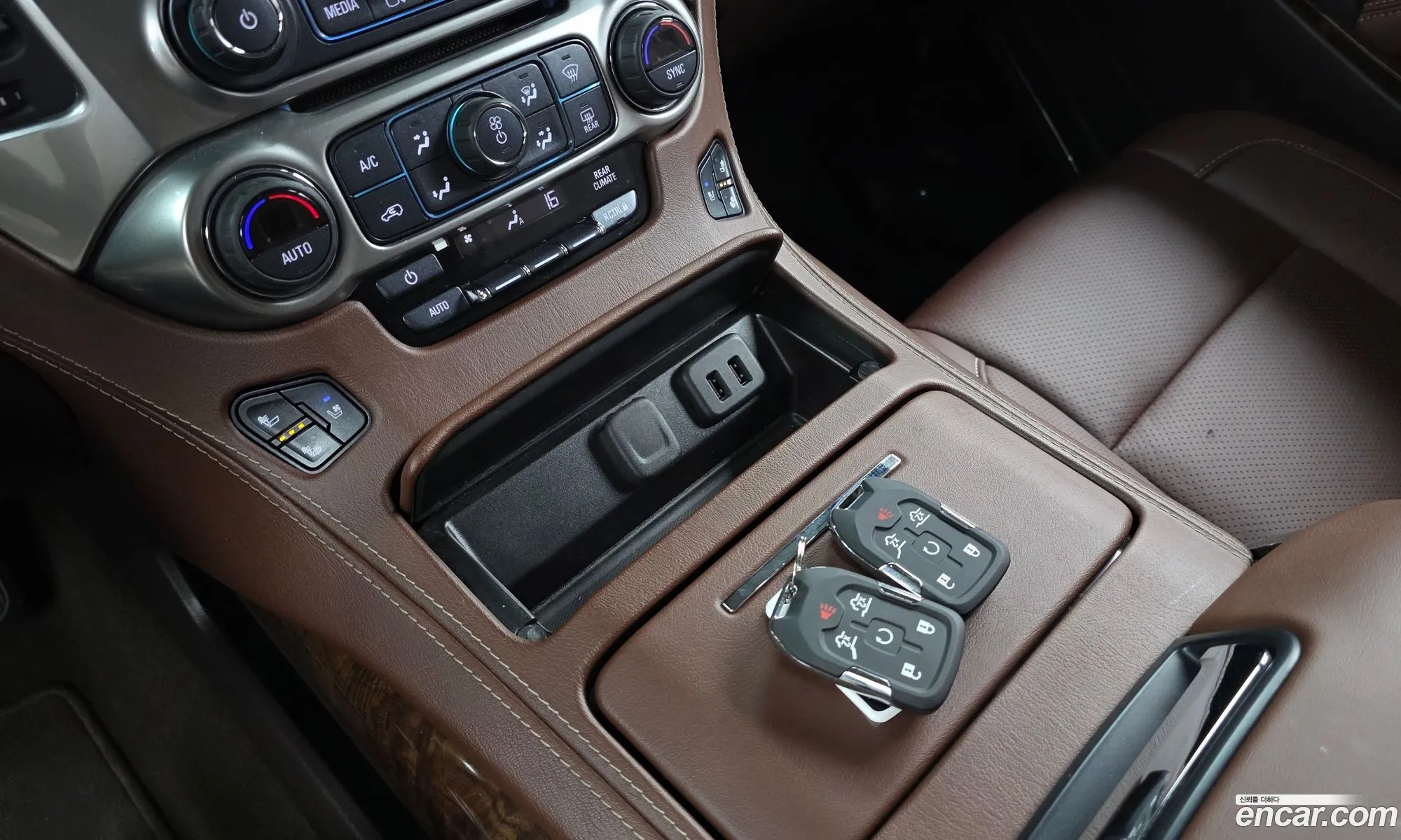 Chevrolet Suburban 2017 — 14