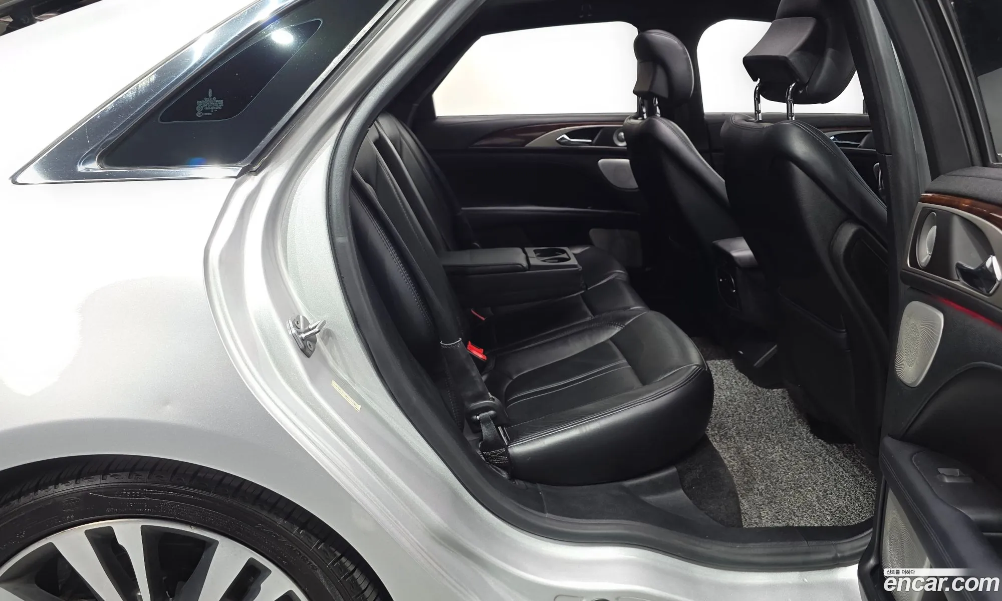 Lincoln MKZ 2017 3LN6L5E98HR635948 — 16