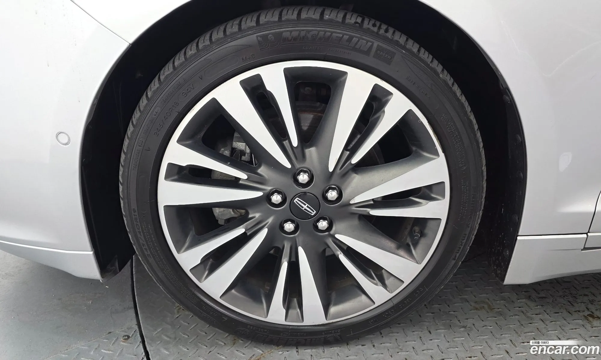 Lincoln MKZ 2017 3LN6L5E98HR635948 — 3