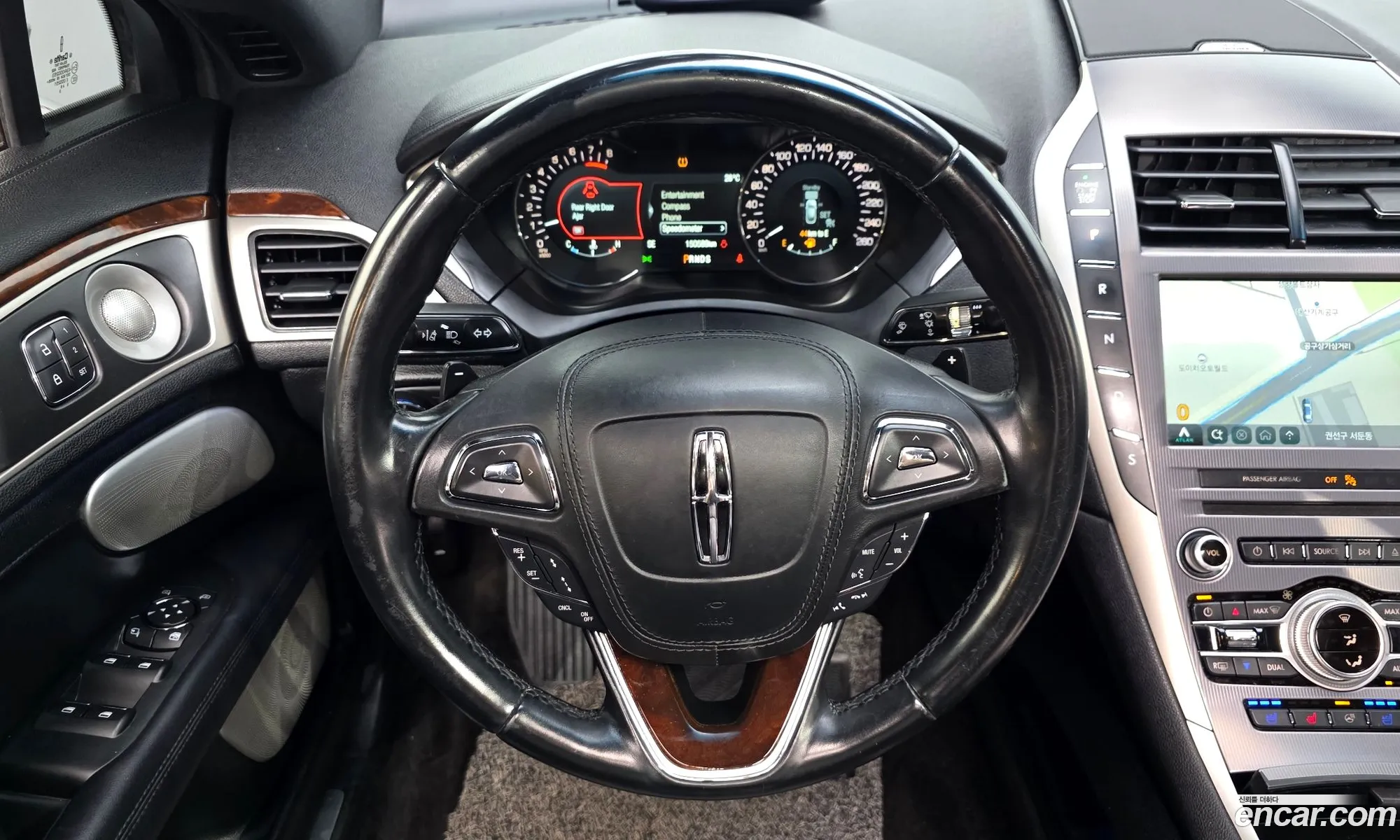 Lincoln MKZ 2017 3LN6L5E98HR635948 — 8