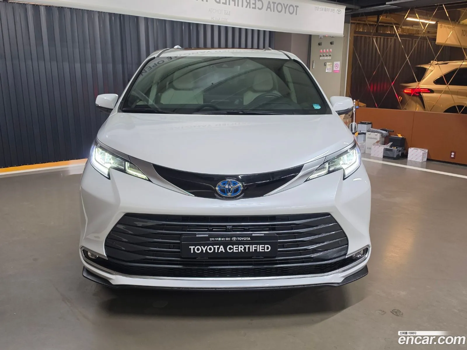 Toyota Sienna 2025 — 17