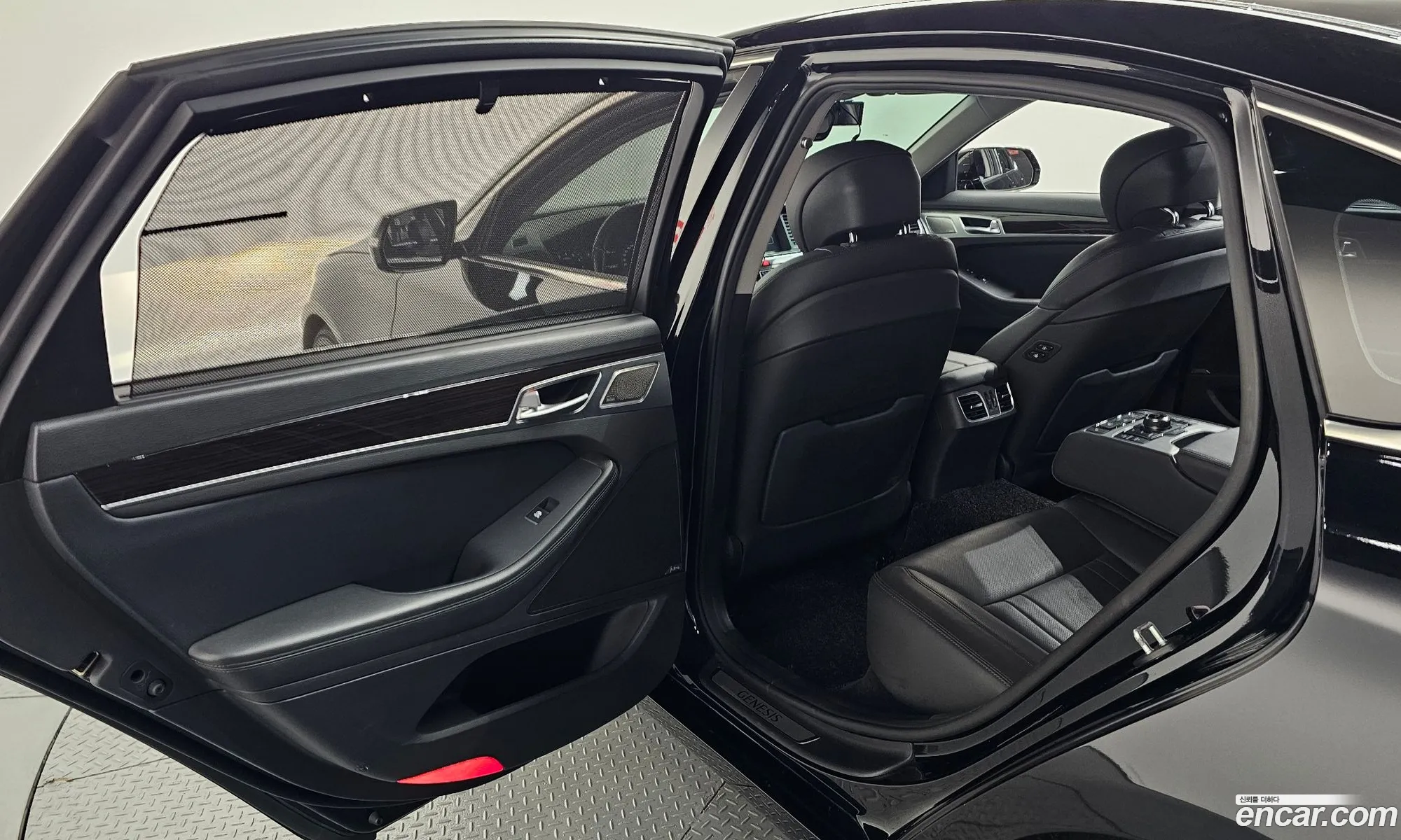 Genesis G80 2020 KMHGM41DDLU344743 — 34