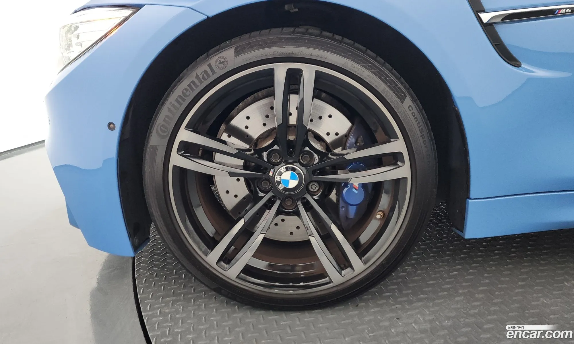 BMW M4 2017 WBS3R9101HK800465 — 18