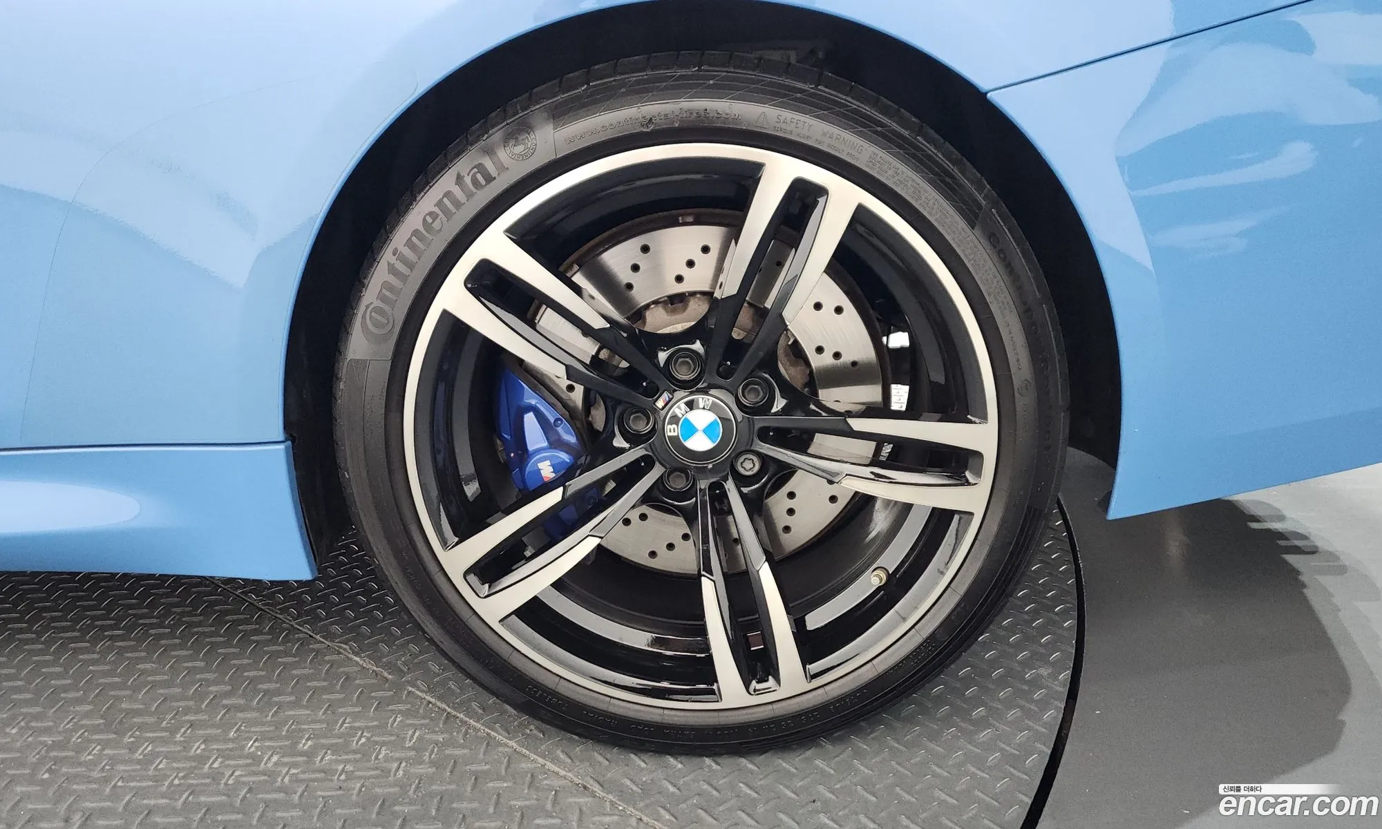 BMW M4 2017 WBS3R9101HK800465 — 5