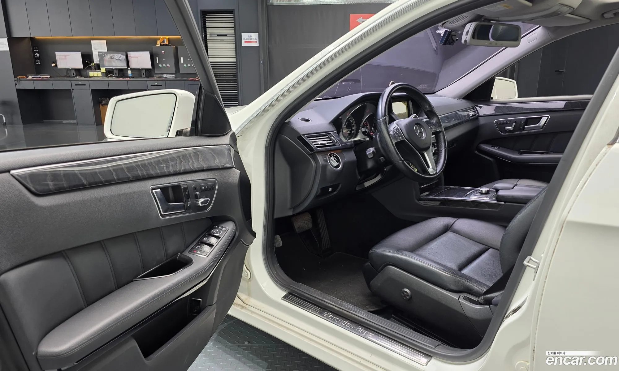Mercedes-Benz E-Class W212 2013 WDDHF0CB2DA744963 — 2