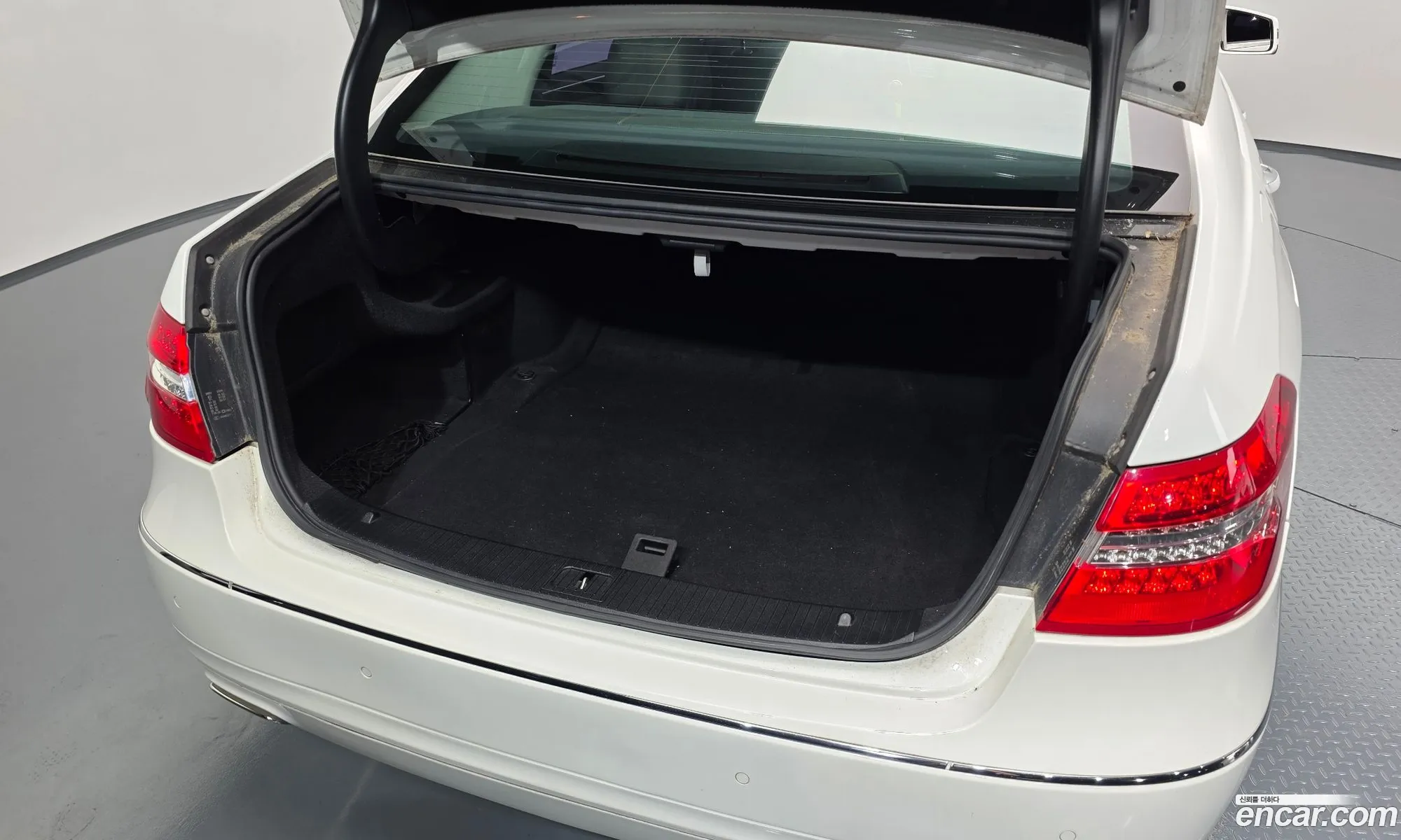 Mercedes-Benz E-Class W212 2013 WDDHF0CB2DA744963 — 3