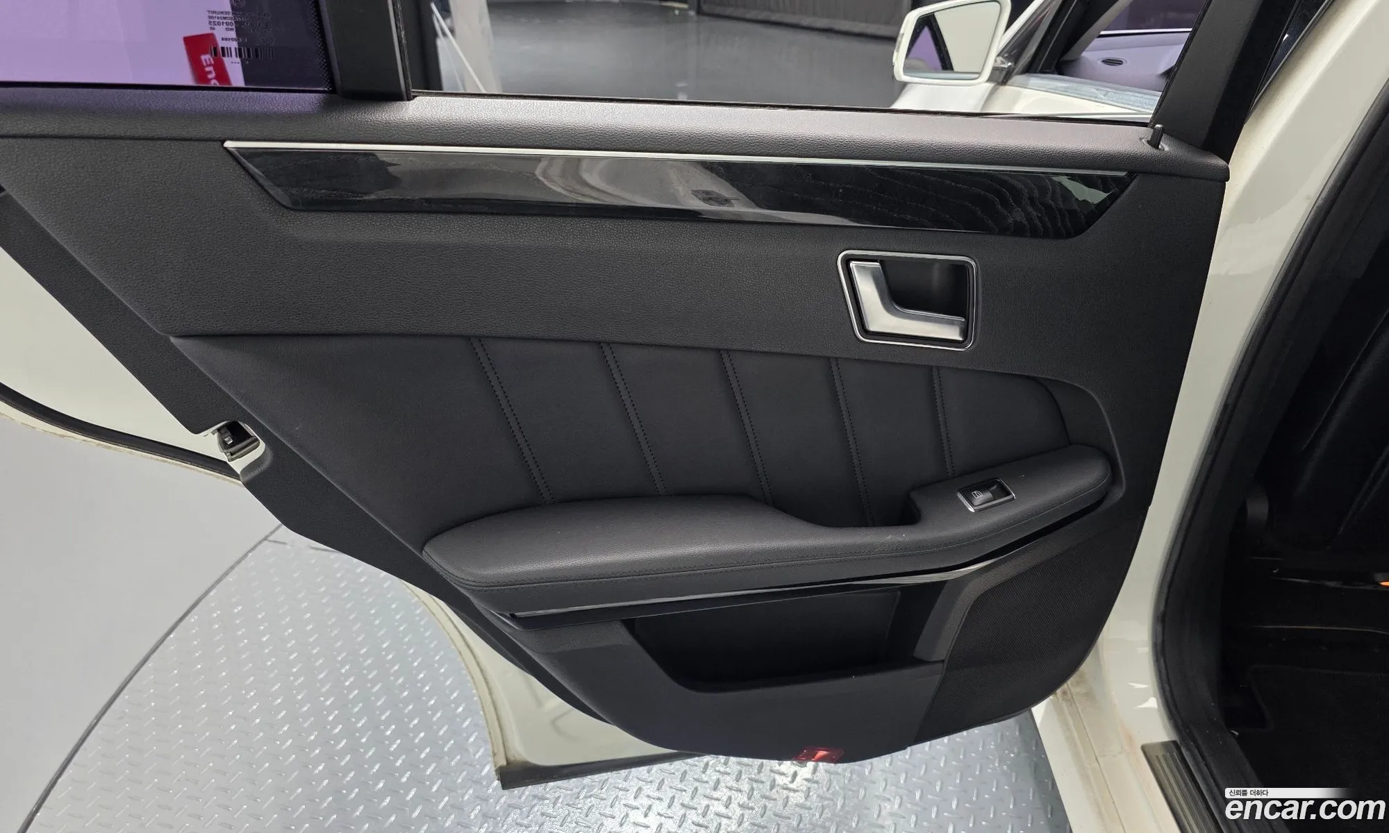 Mercedes-Benz E-Class W212 2013 WDDHF0CB2DA744963 — 7