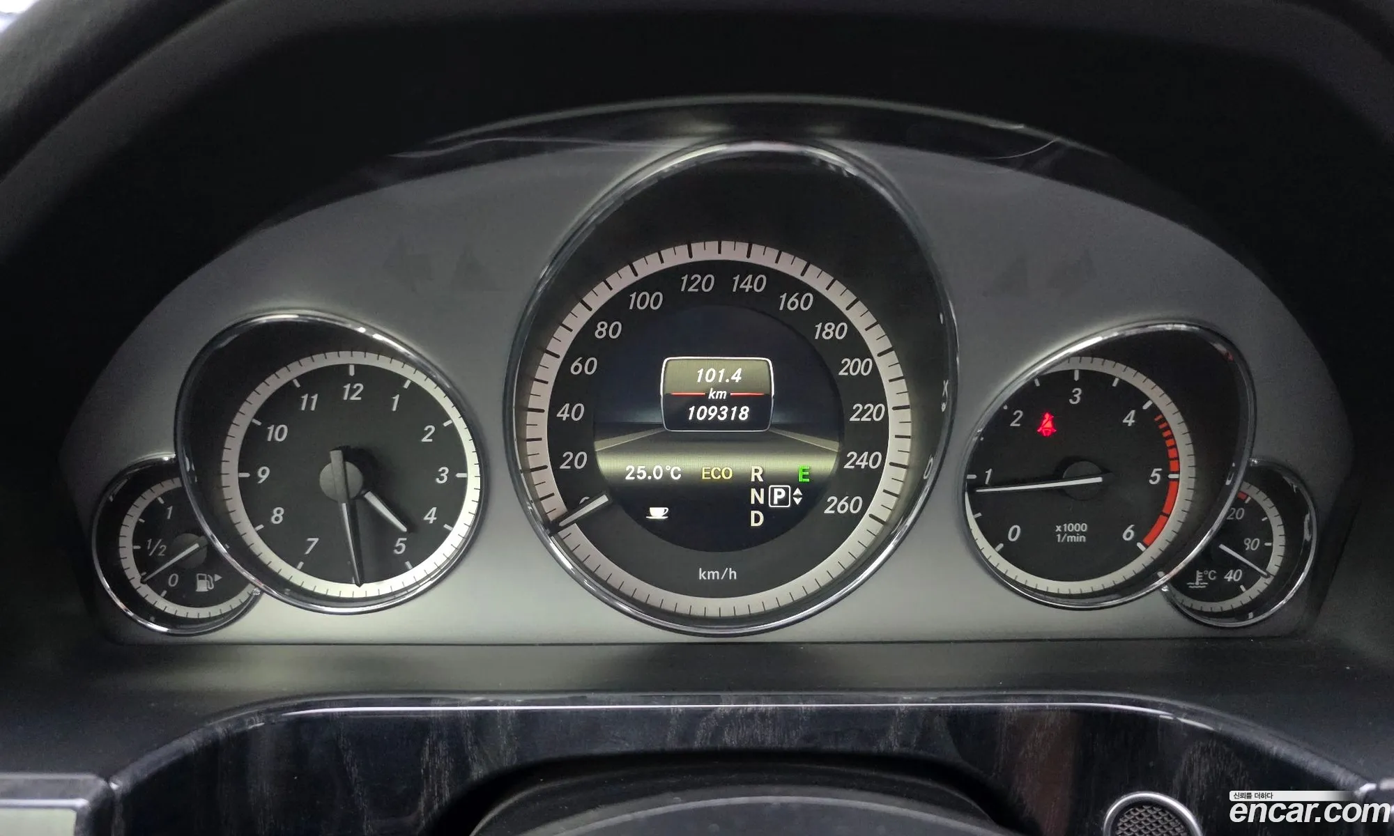 Mercedes-Benz E-Class W212 2013 WDDHF0CB2DA744963 — 28