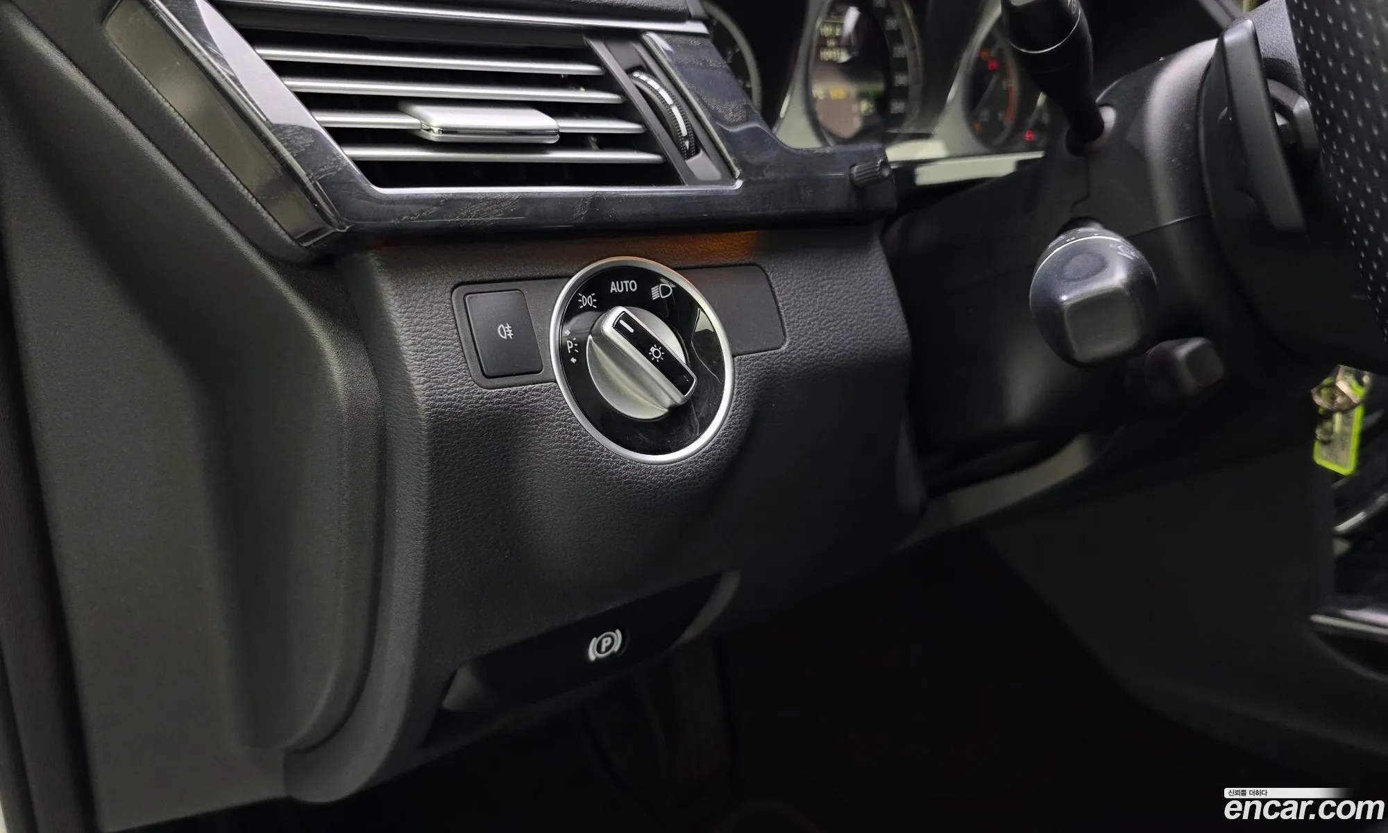 Mercedes-Benz E-Class W212 2013 WDDHF0CB2DA744963 — 18