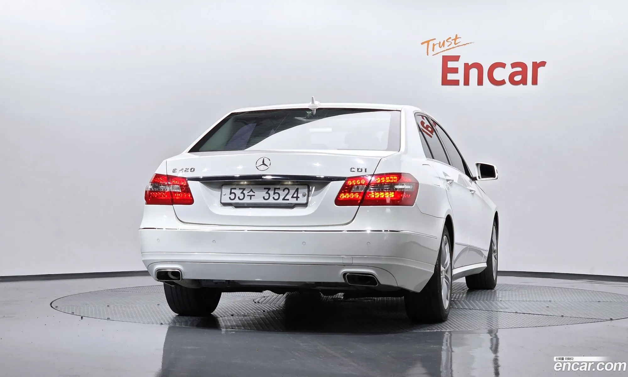 Mercedes-Benz E-Class W212 2013 WDDHF0CB2DA744963 — 12