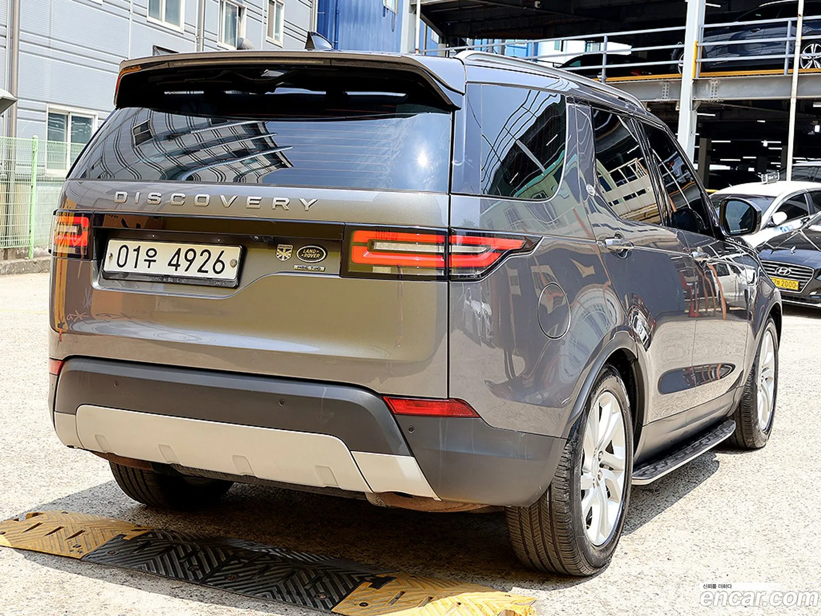 Land Rover Discovery 5 2018 — 13