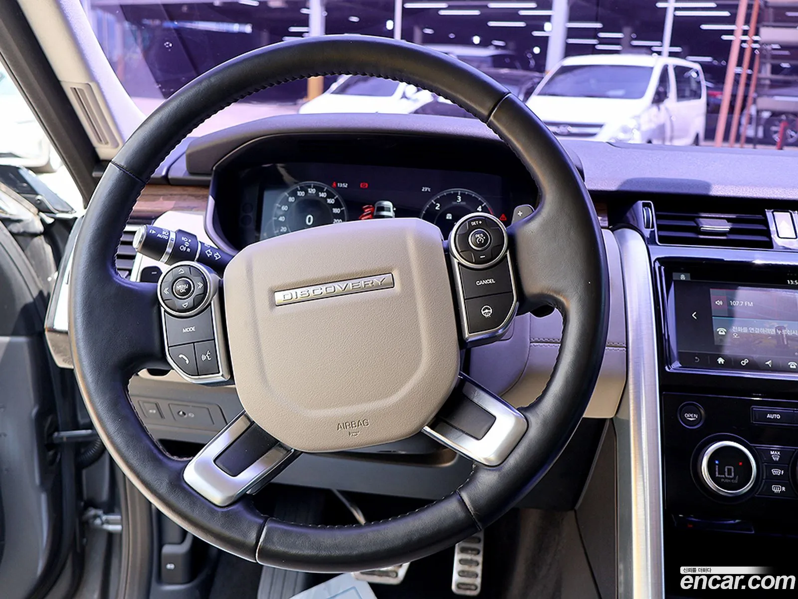 Land Rover Discovery 5 2018 — 18