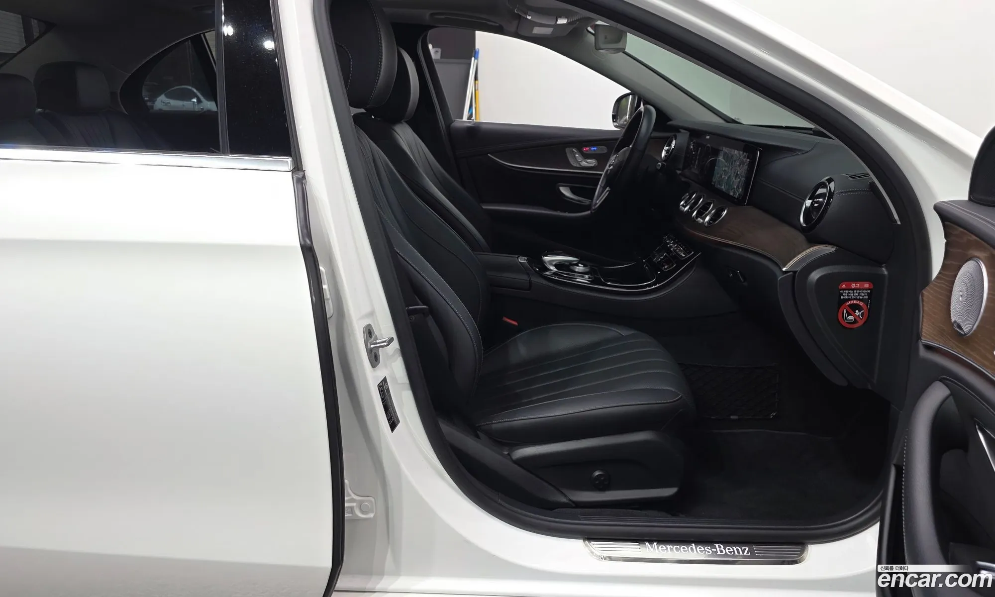 Mercedes-Benz E-Class W213 2019 — 32