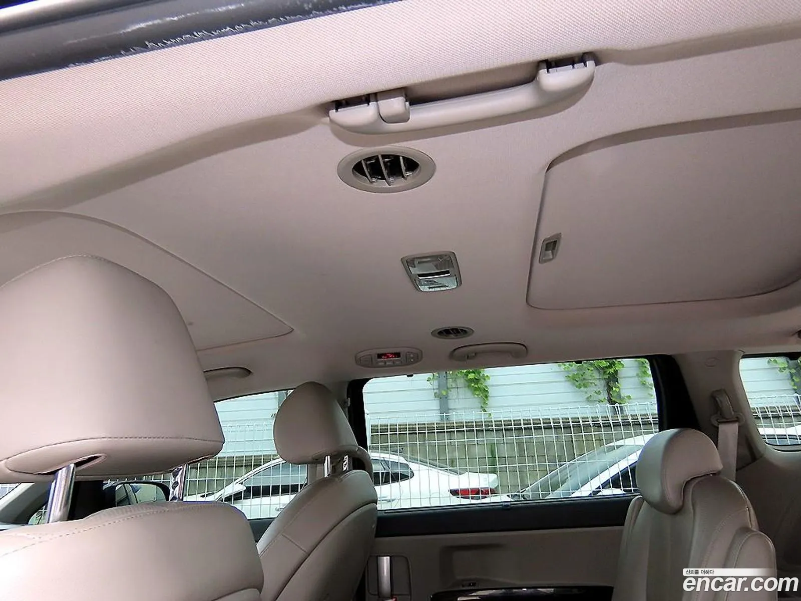Kia Carnival 2016 — 17