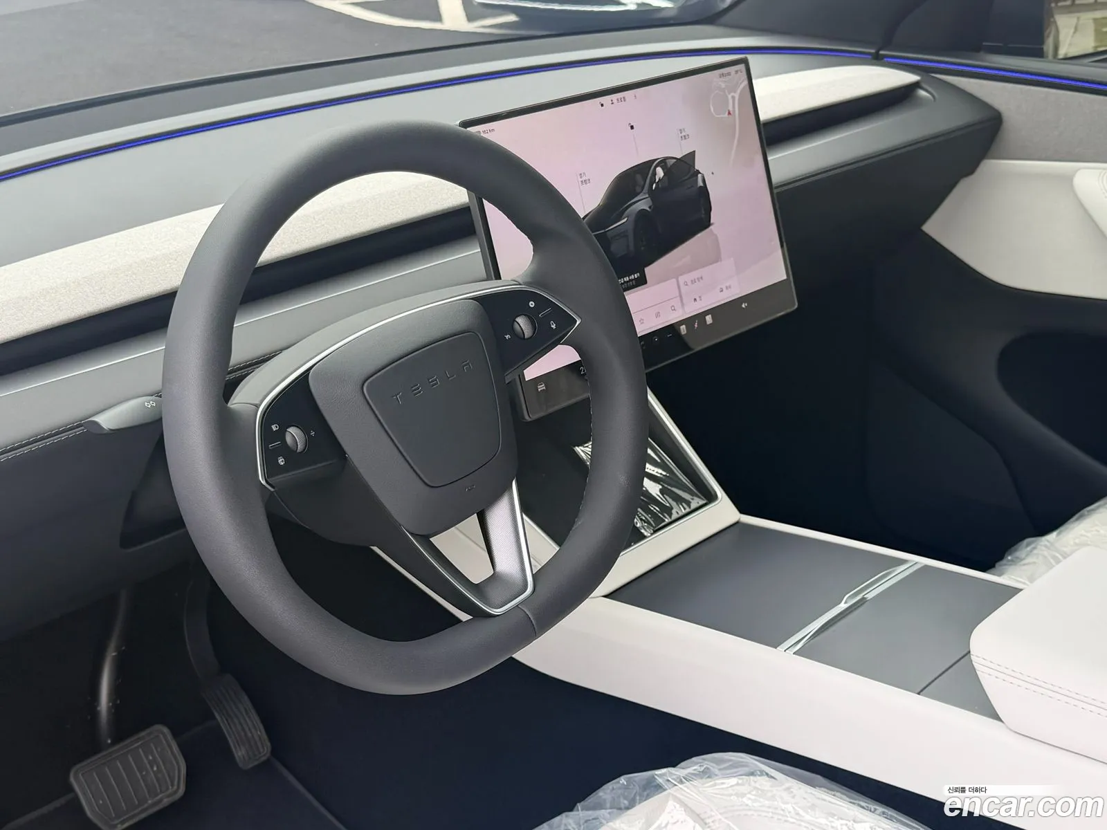 Tesla Model Y 2026 — 14