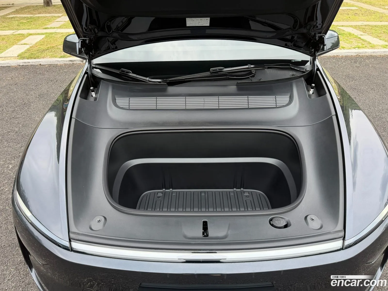 Tesla Model Y 2026 — 5
