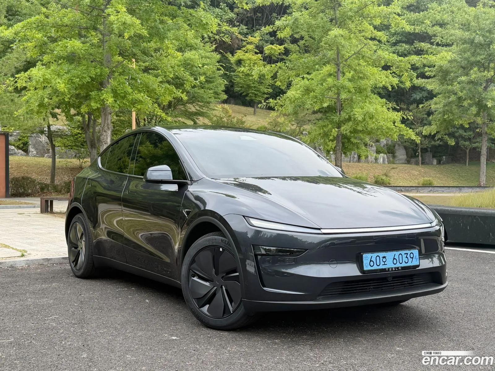 Tesla Model Y 2026 — 15