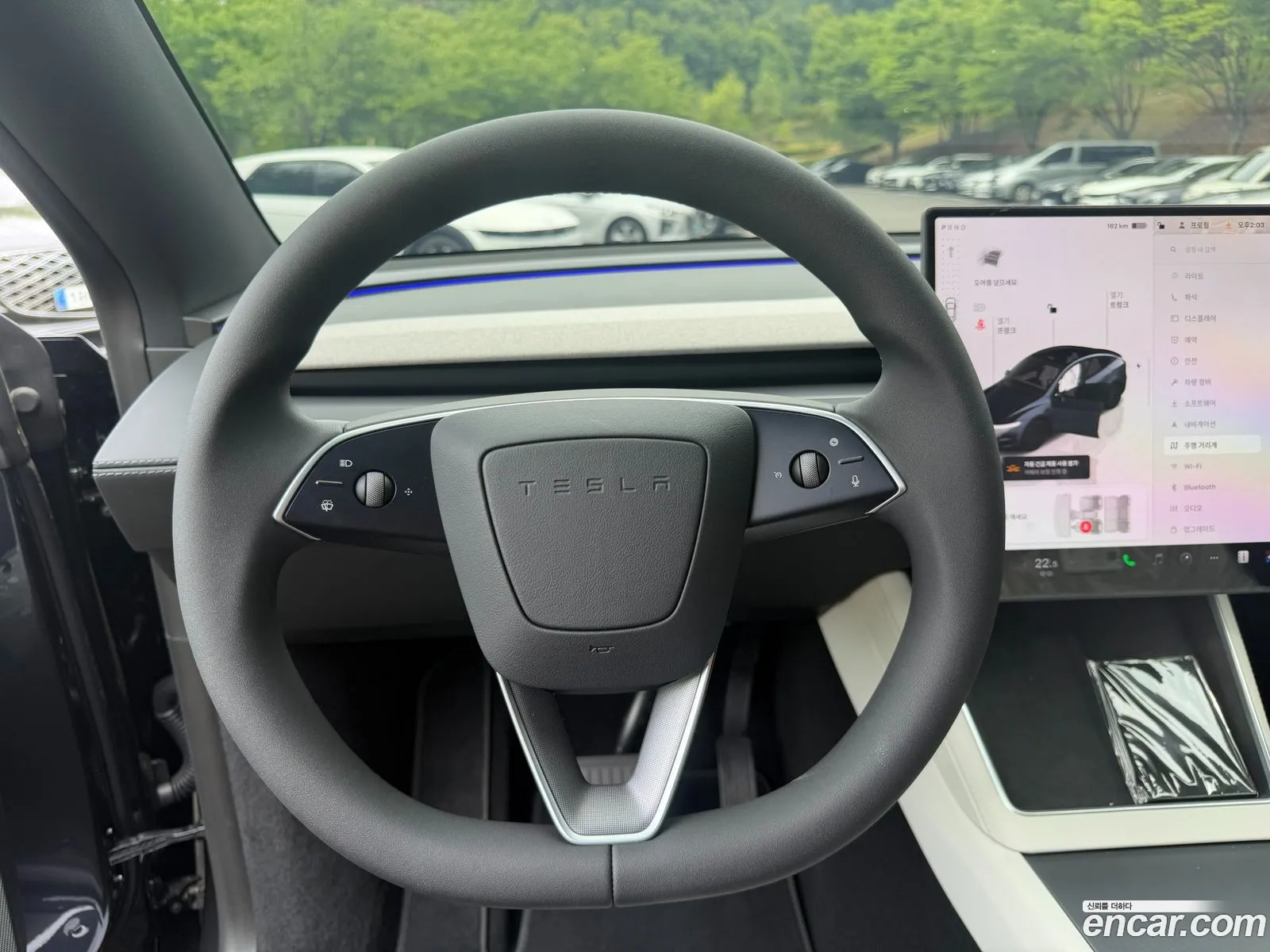 Tesla Model Y 2026 — 16