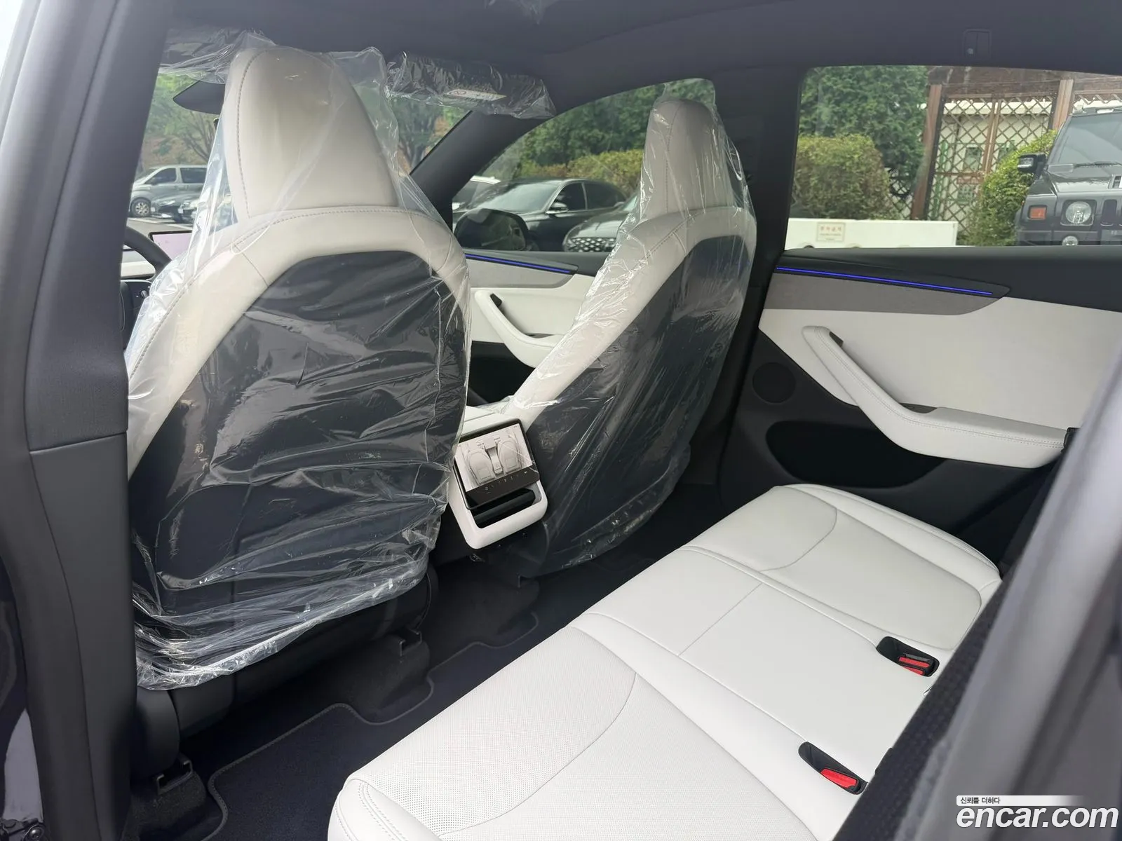Tesla Model Y 2026 — 8