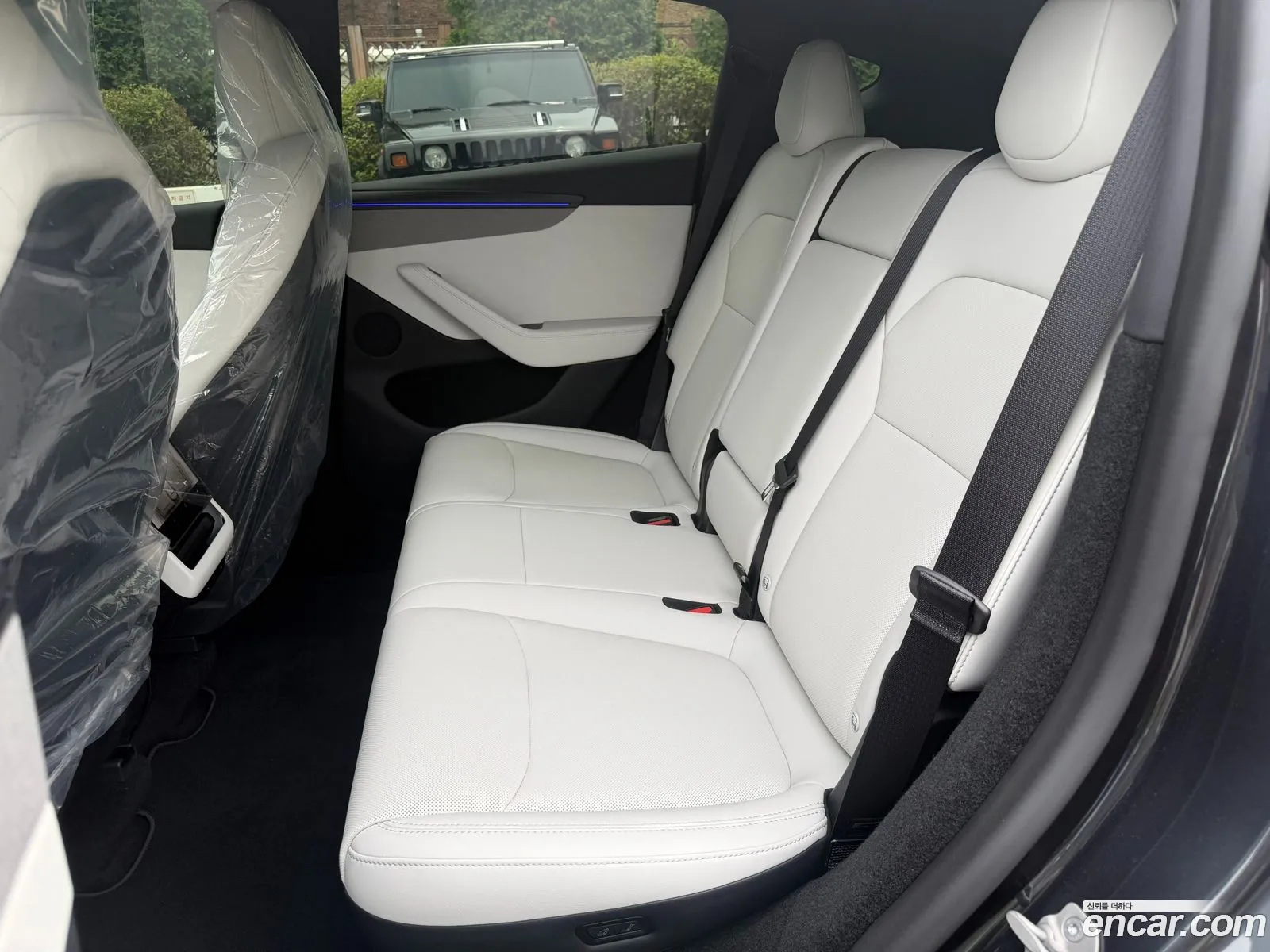 Tesla Model Y 2026 — 13