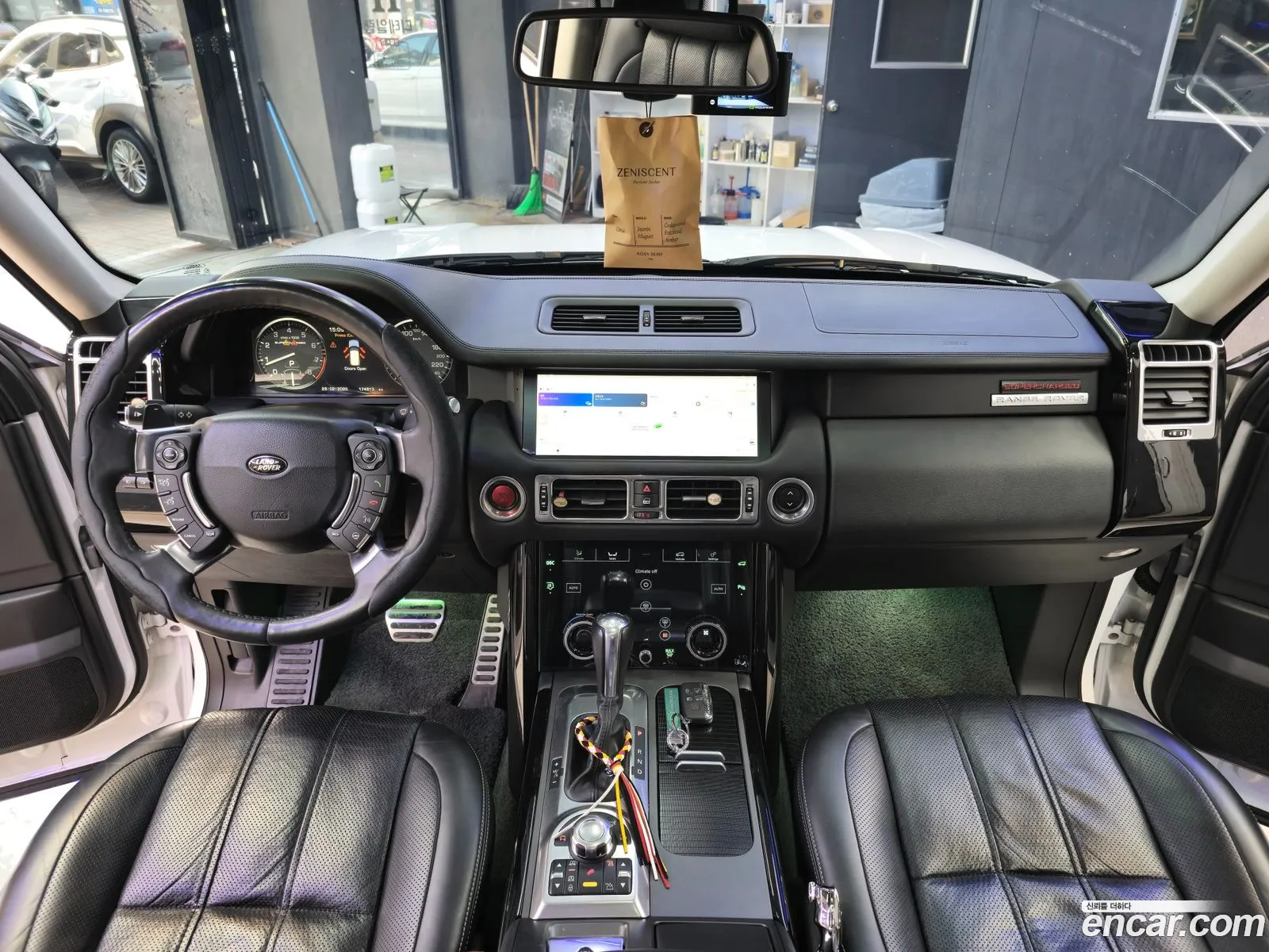 Land Rover Range Rover 2012 — 12