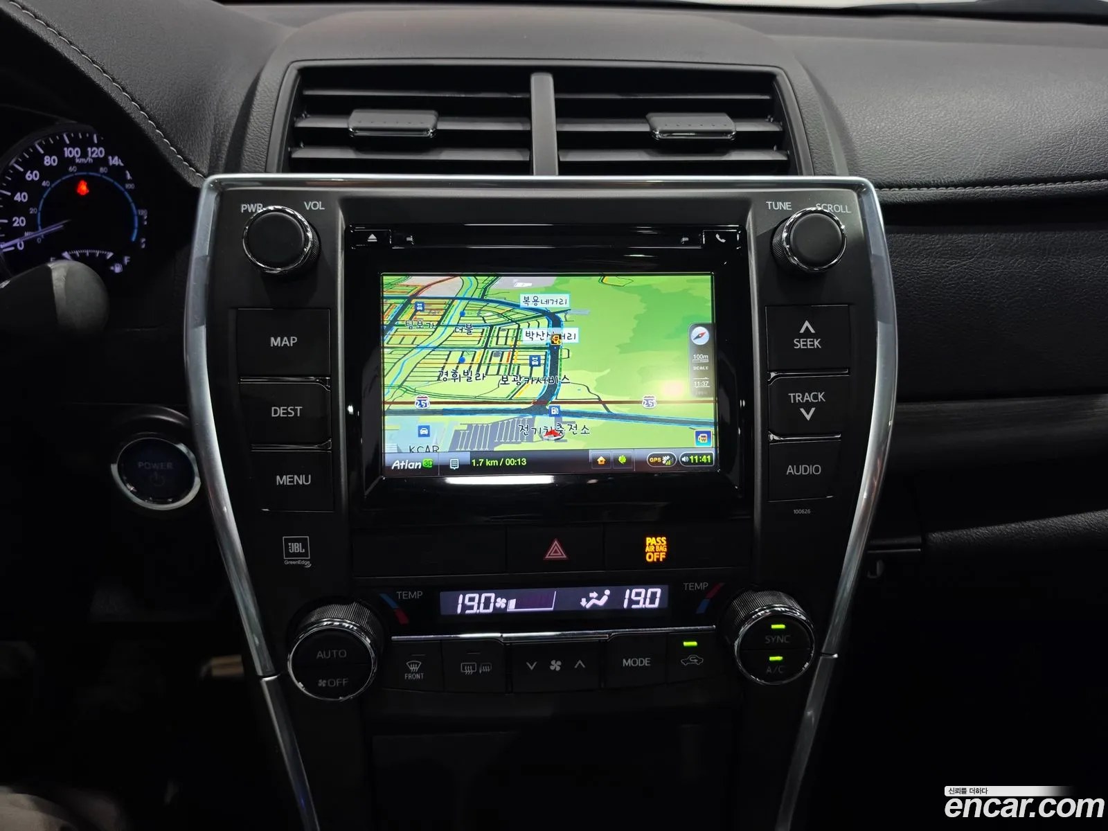Toyota Camry 2016 — 19