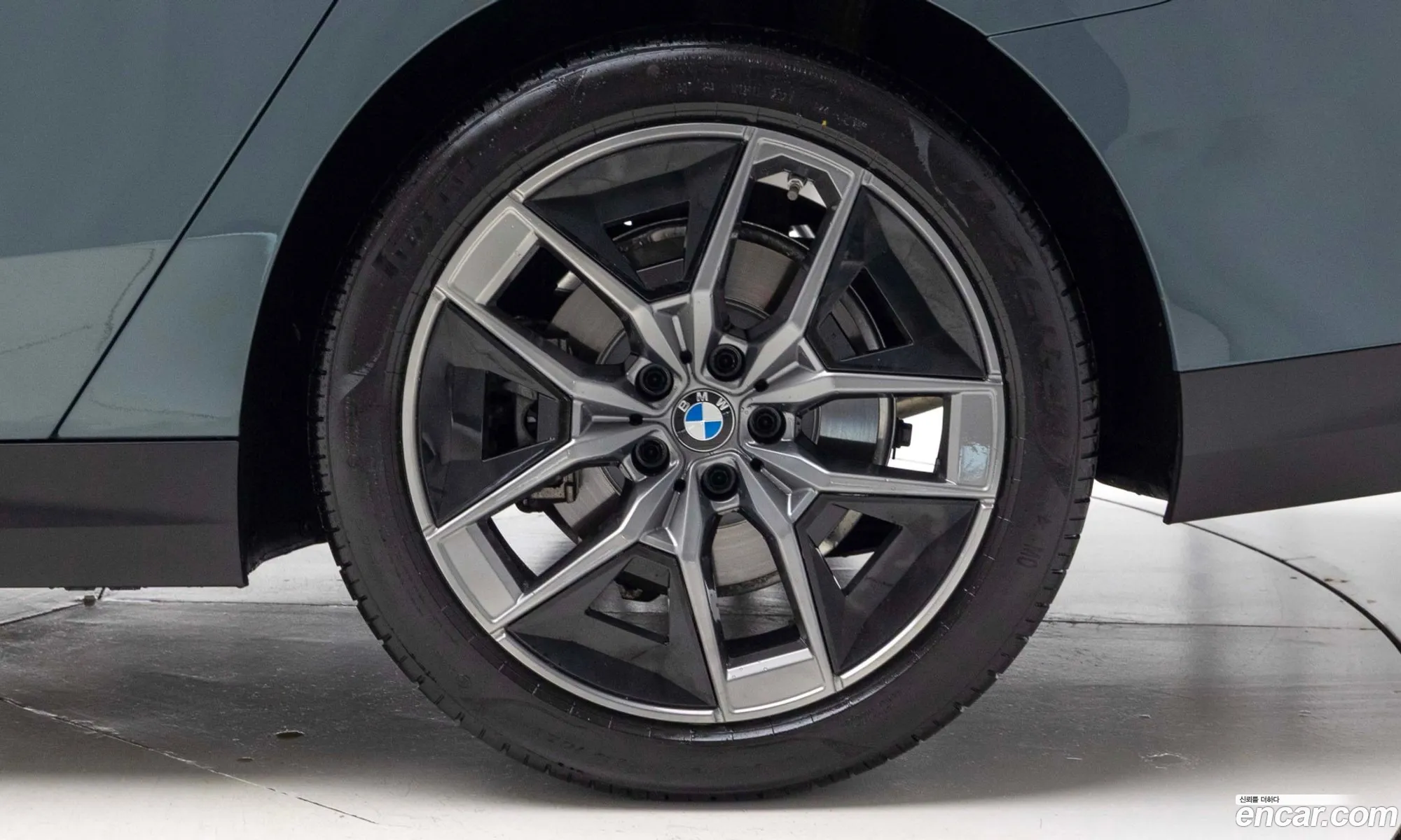 BMW 5 Series 2025 — 13