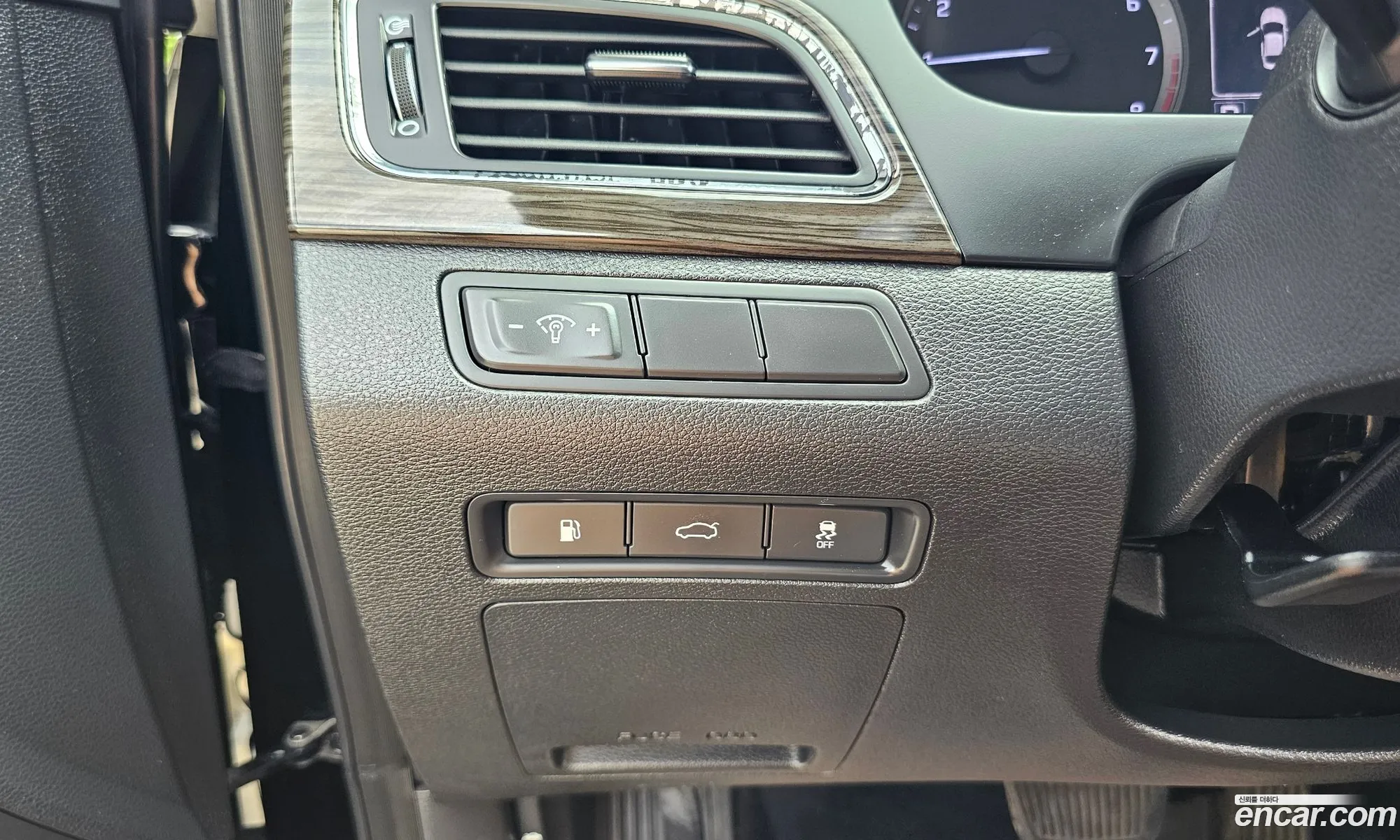 Hyundai LF Sonata 2014 — 11