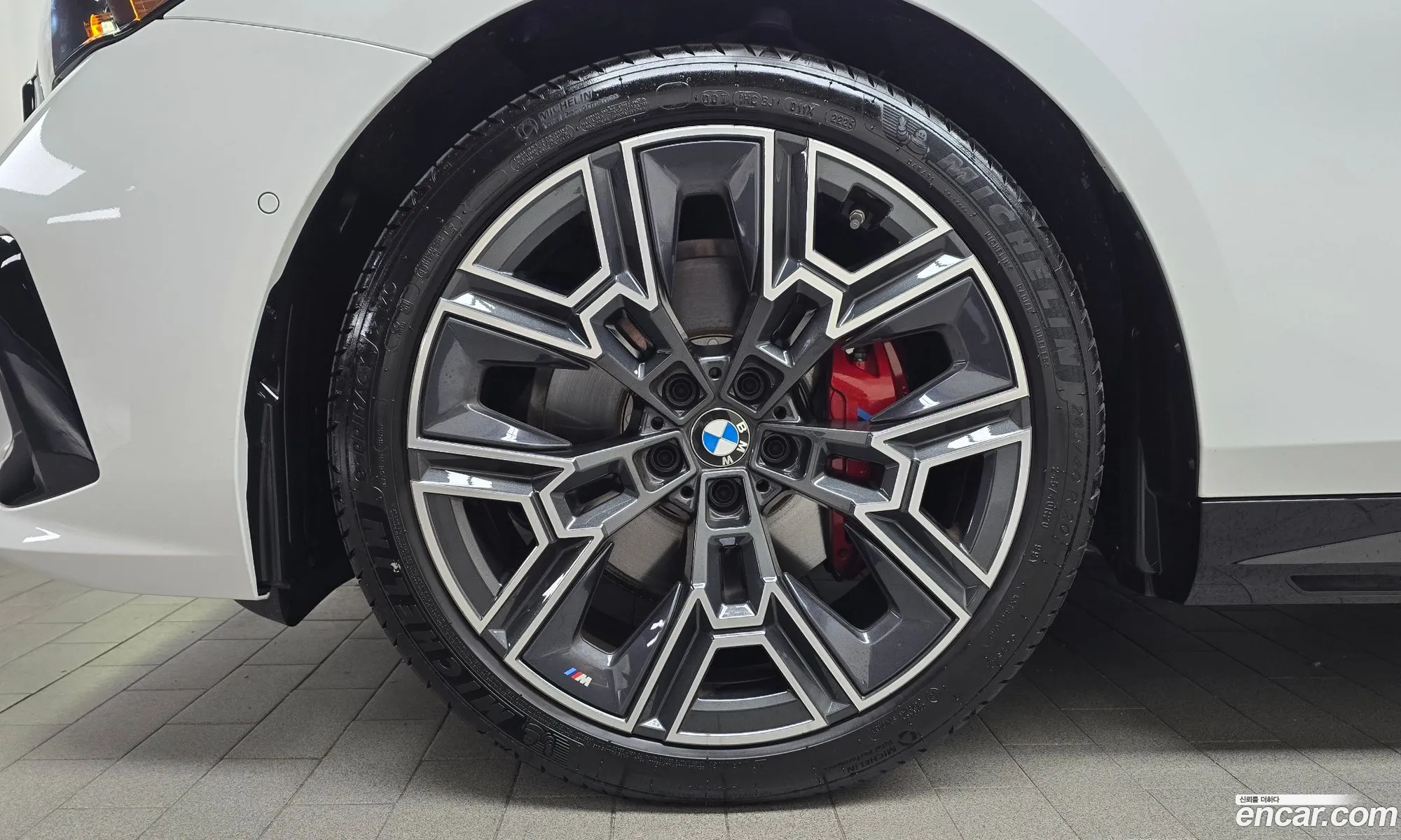 BMW 5 Series 2025 — 17