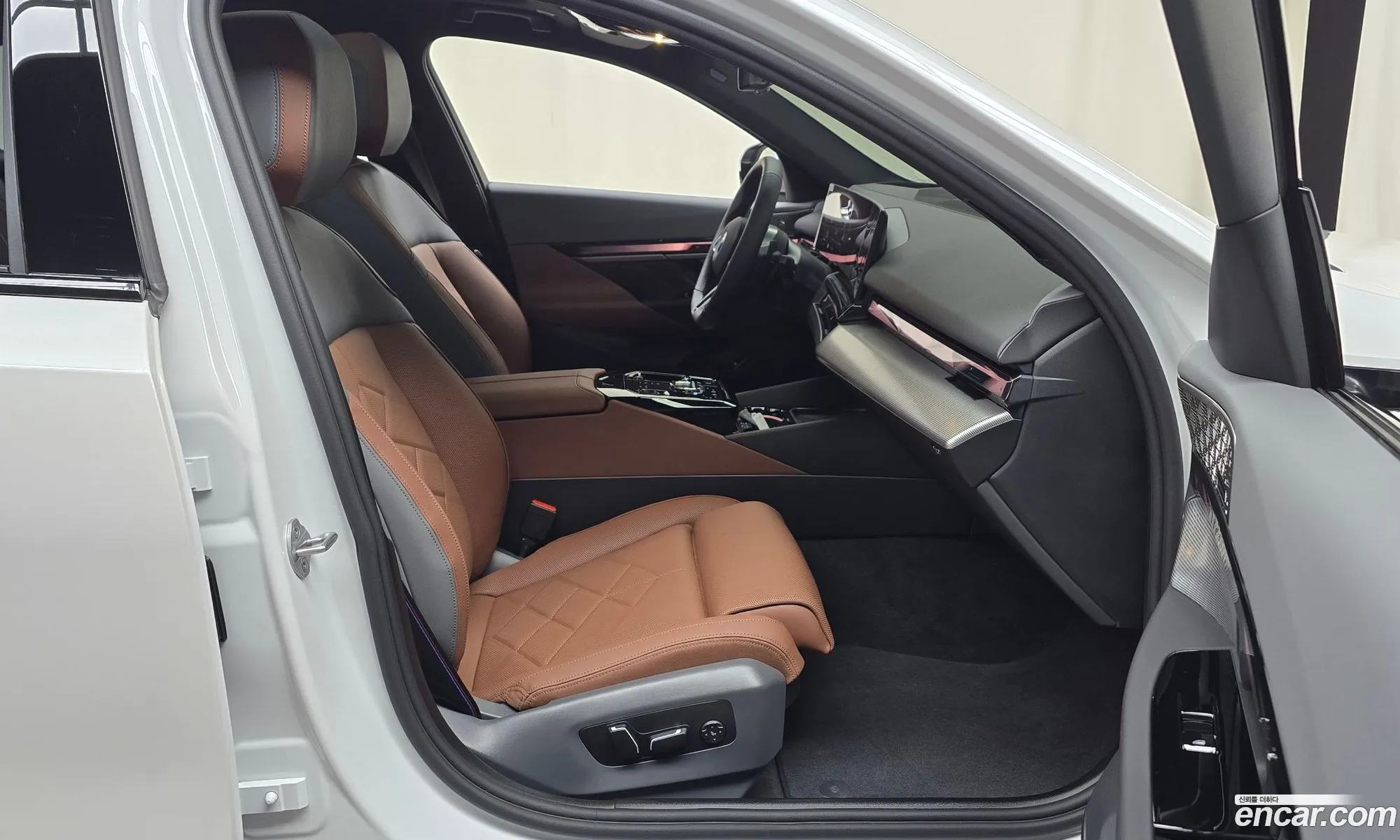 BMW 5 Series 2025 — 24
