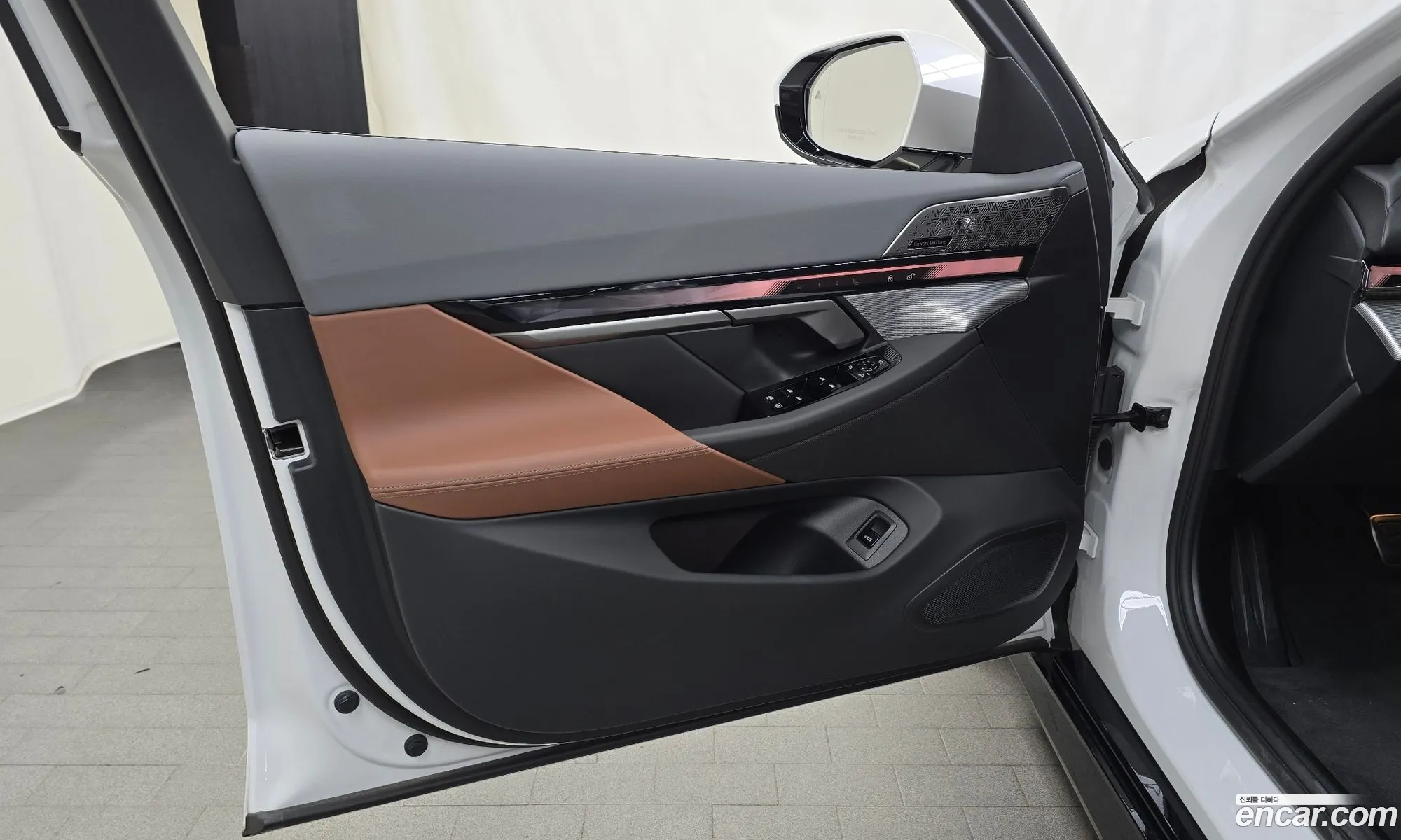 BMW 5 Series 2025 — 19