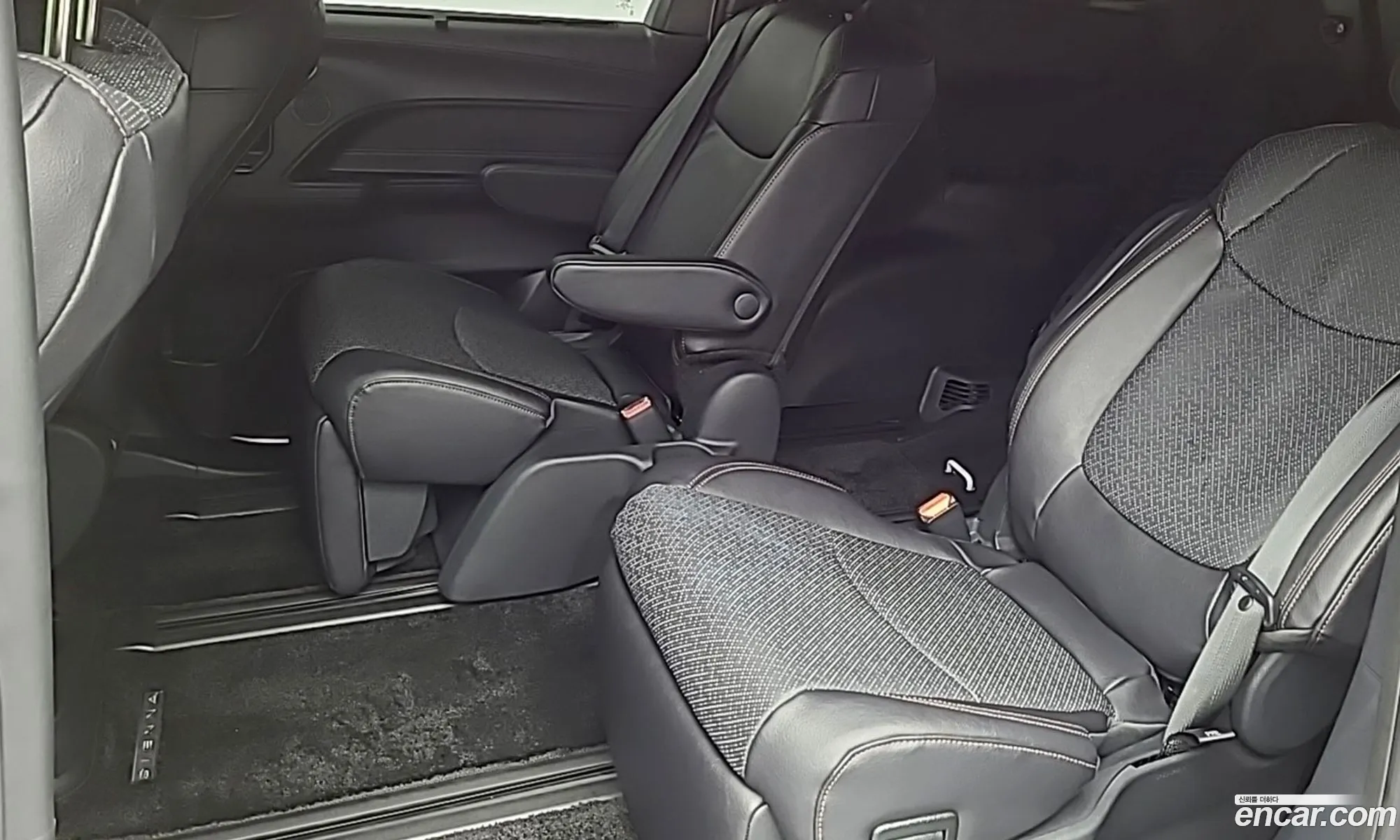 Toyota Sienna 2025 — 5