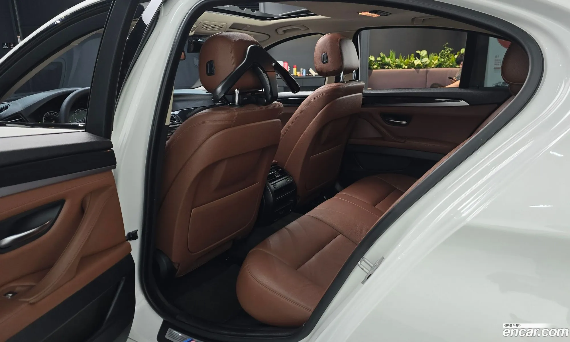 BMW 5 Series 2016 WBA5E5109GG072137 — 28