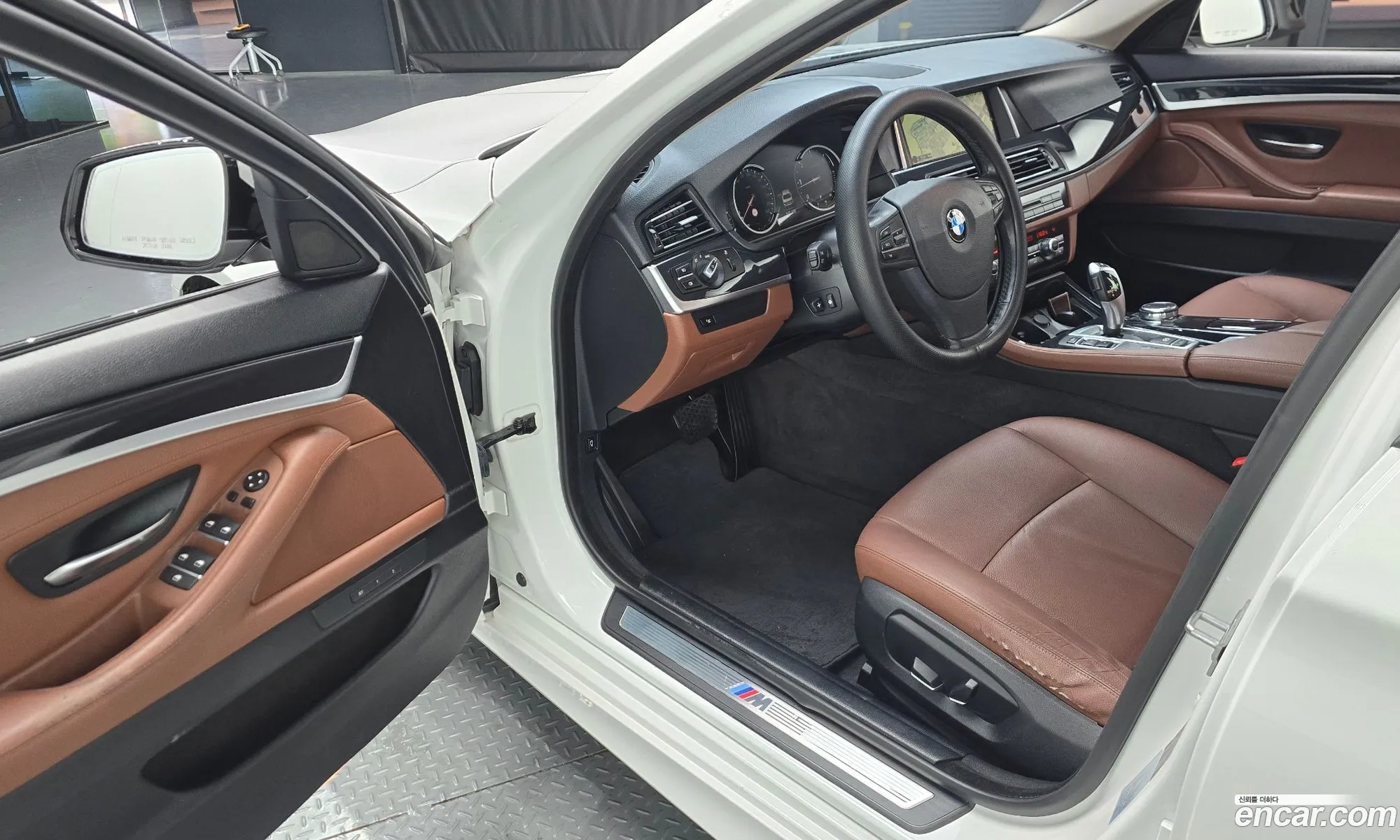 BMW 5 Series 2016 WBA5E5109GG072137 — 2