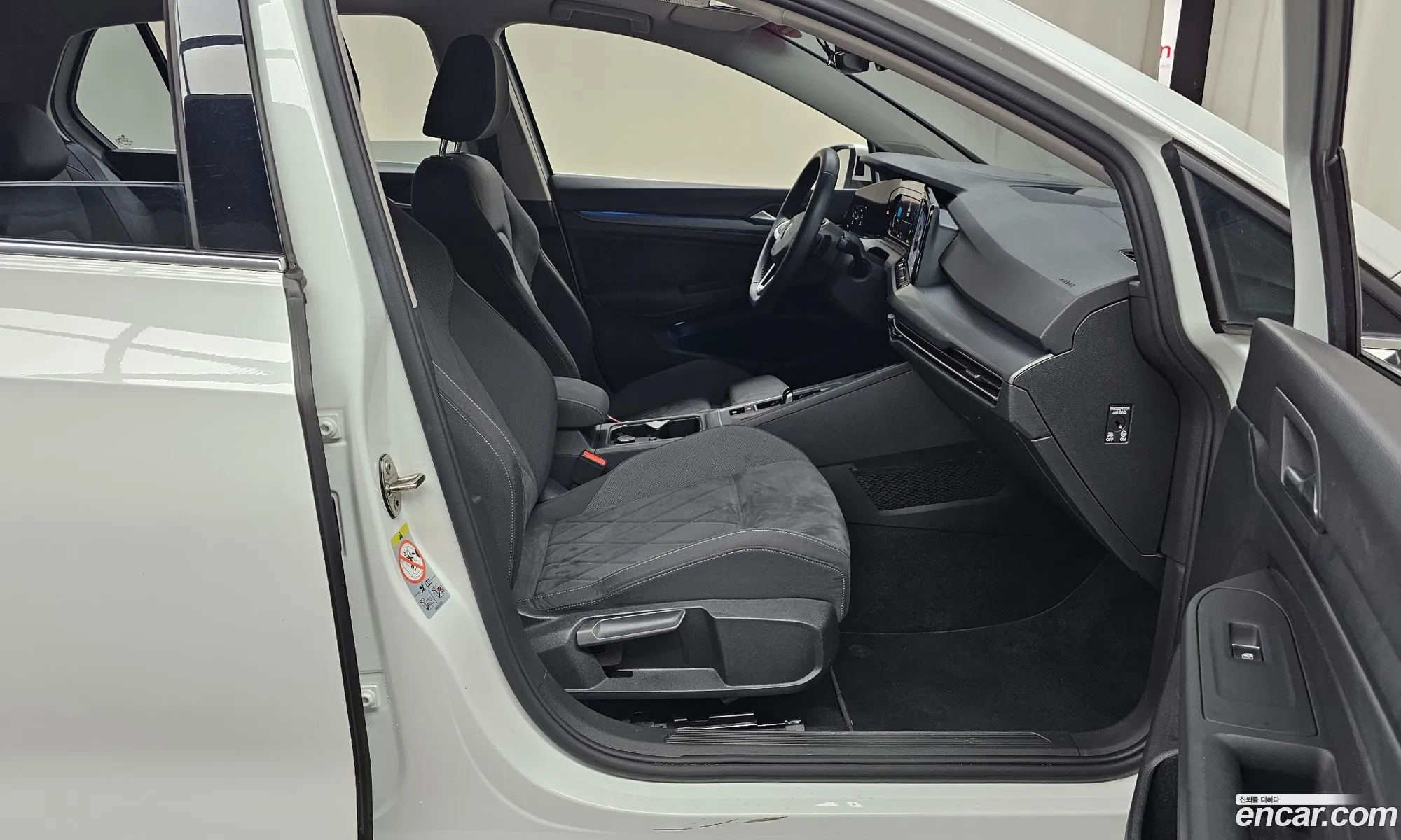Volkswagen Golf 8th Gen 2022 — 16