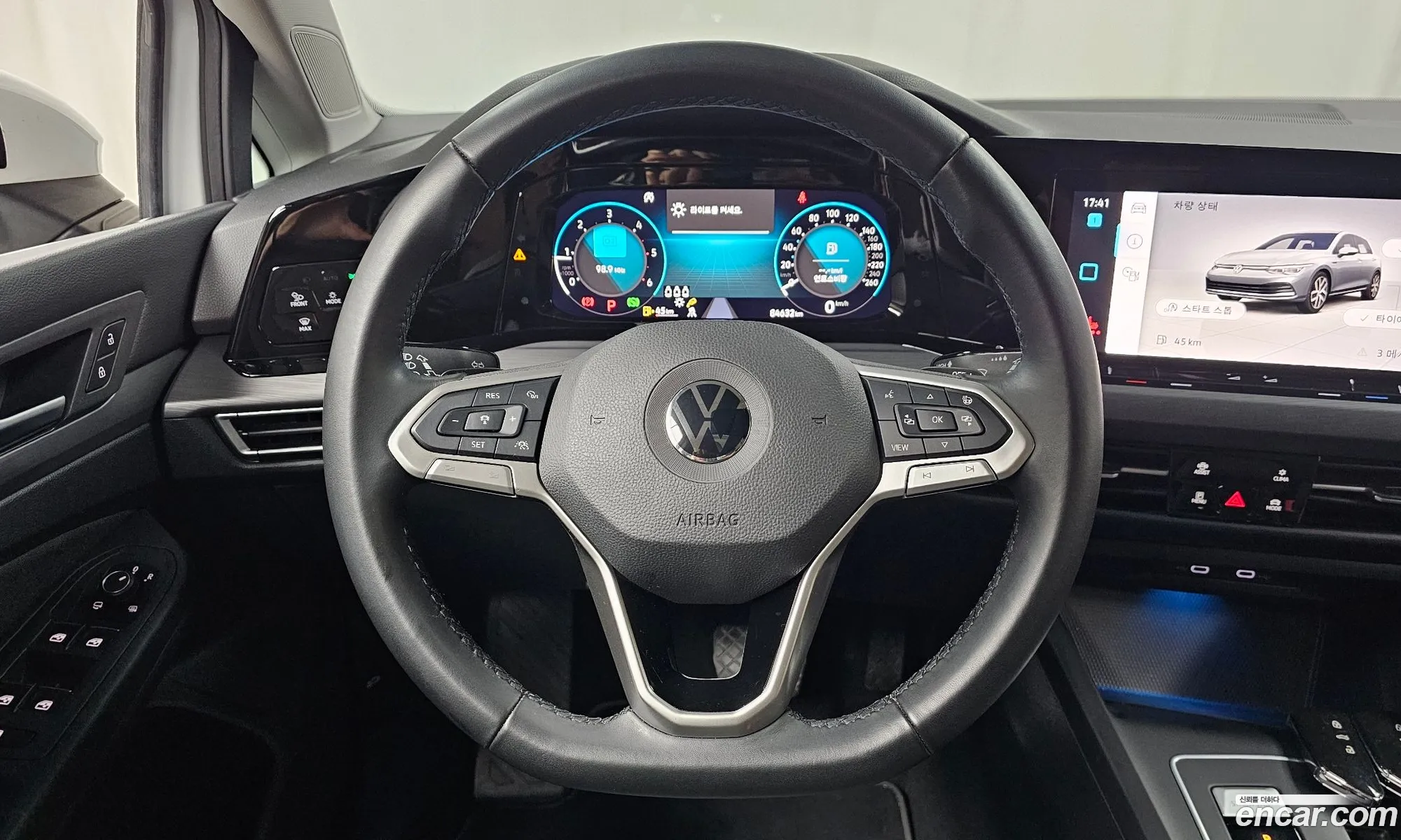 Volkswagen Golf 8th Gen 2022 — 8