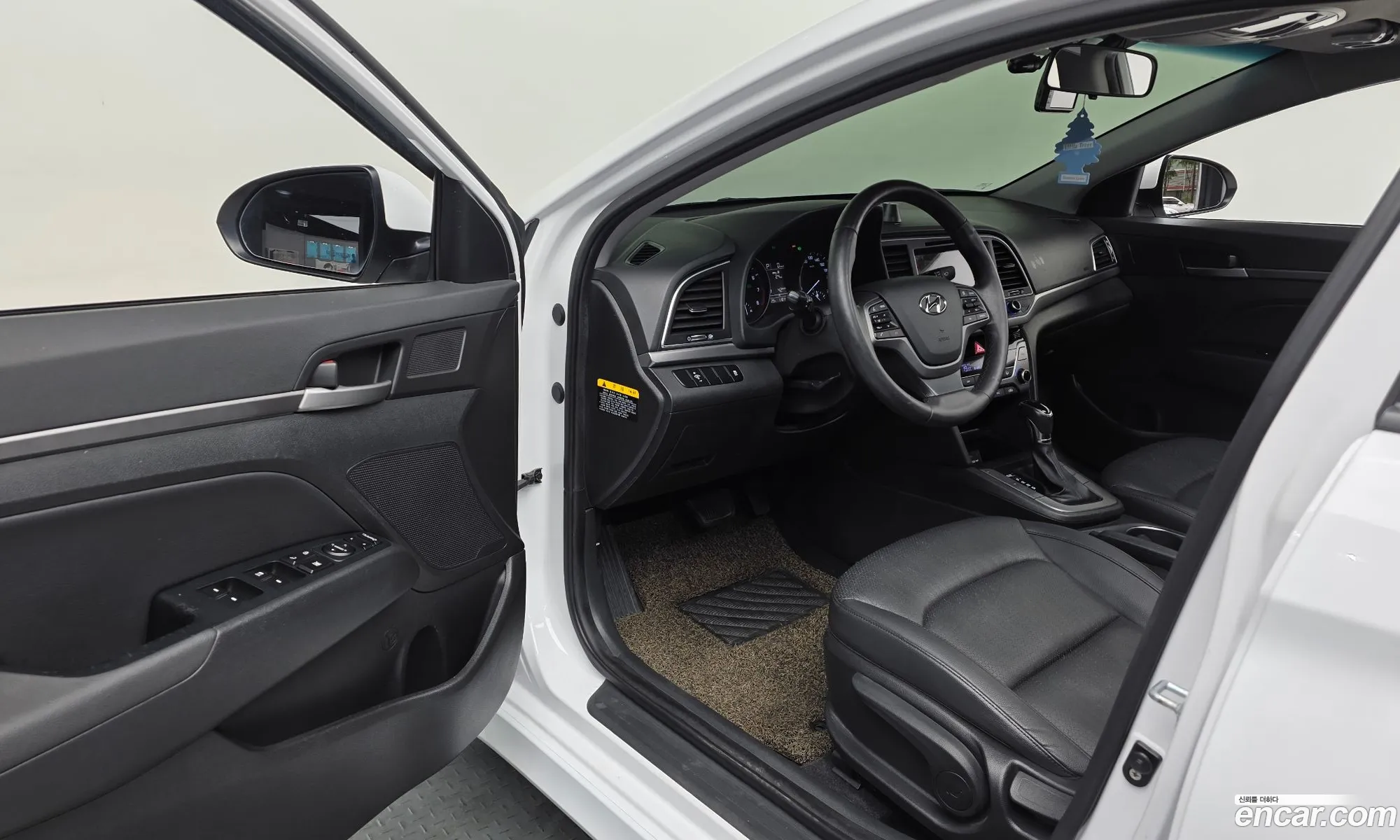 Hyundai Elantra AD 2015 — 24