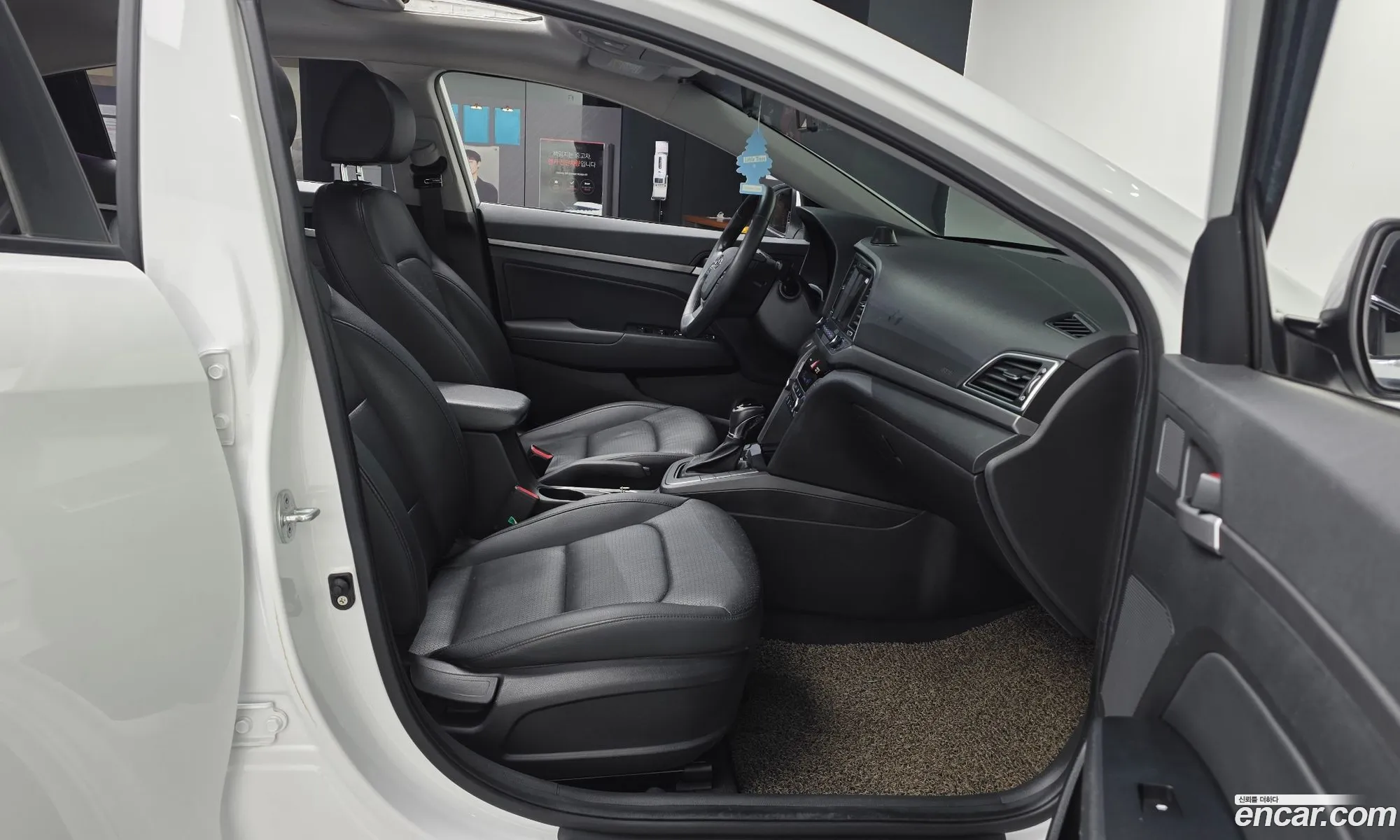 Hyundai Elantra AD 2015 — 30