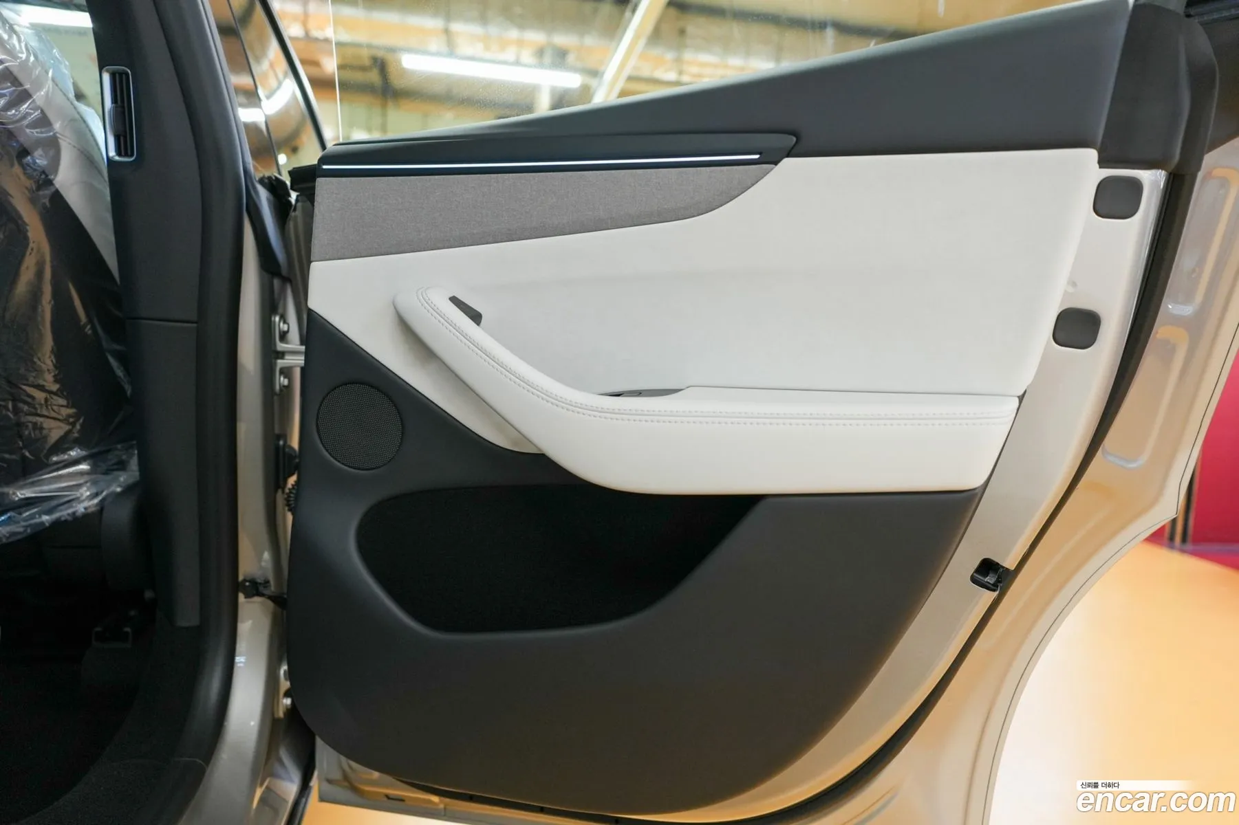 Tesla Model Y 2026 — 6